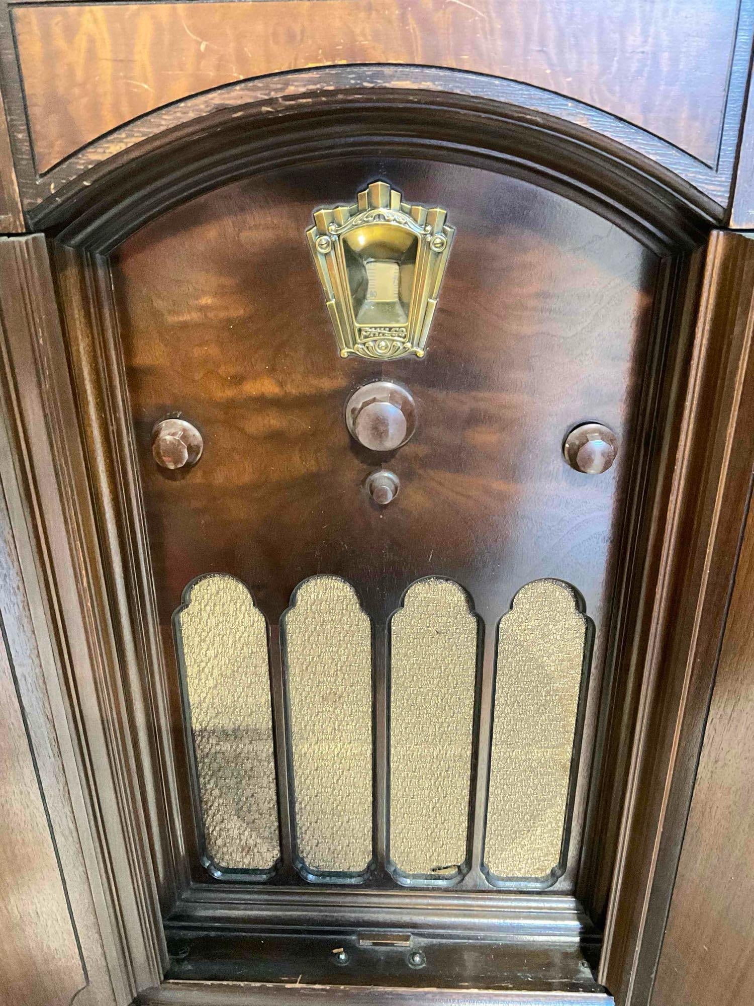 Vintage Philco Highboy Model 111? Console Radio. Tested, Turns On. Fair Condition. See pics. - 5
