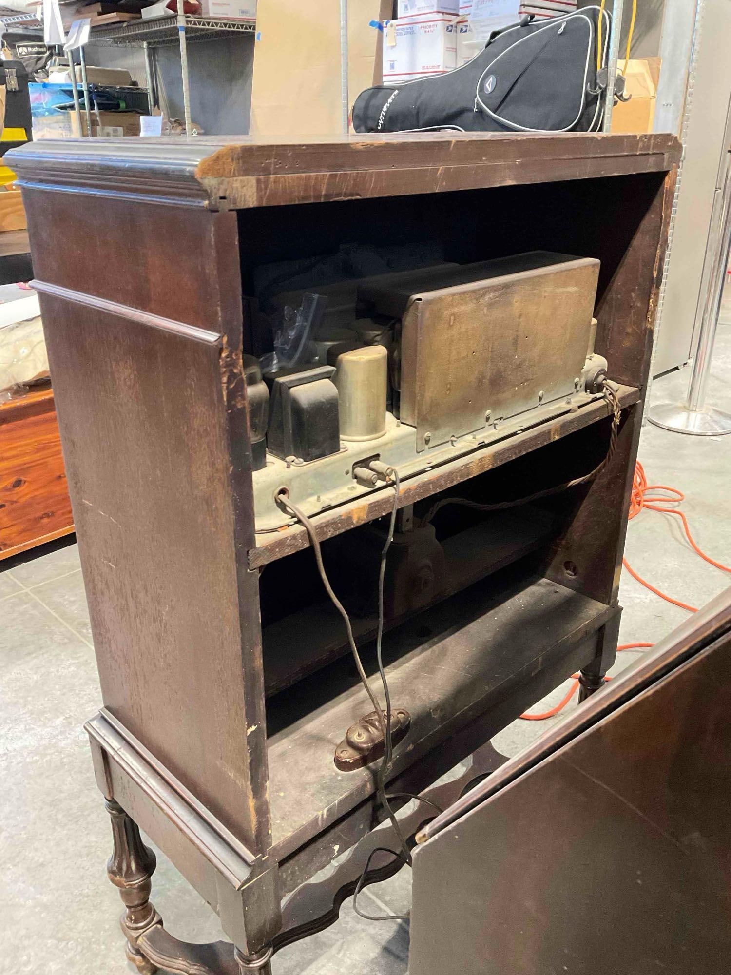 Vintage Philco Highboy Model 111? Console Radio. Tested, Turns On. Fair Condition. See pics. - 6