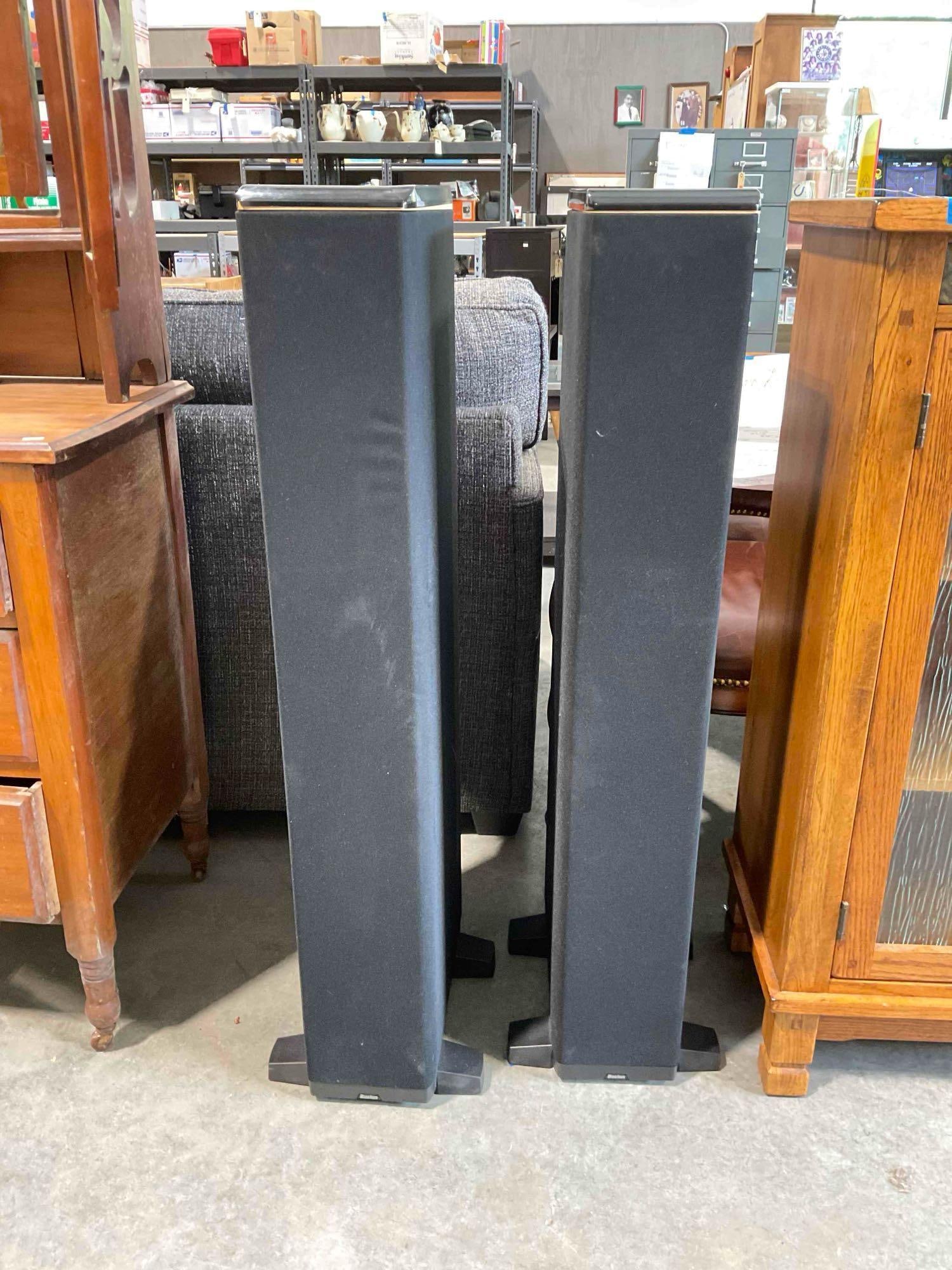 Pair of Boston Acoustics Powered Speaker Towers Model VR965. Untested, As Is Condition.: Pair of Boston Acoustics Powered Speaker Towers Model VR965. Untested, As Is Condition. Pieces have wear indicative of age and use, one has a cracked case on top, otherwise sold in as is condition.