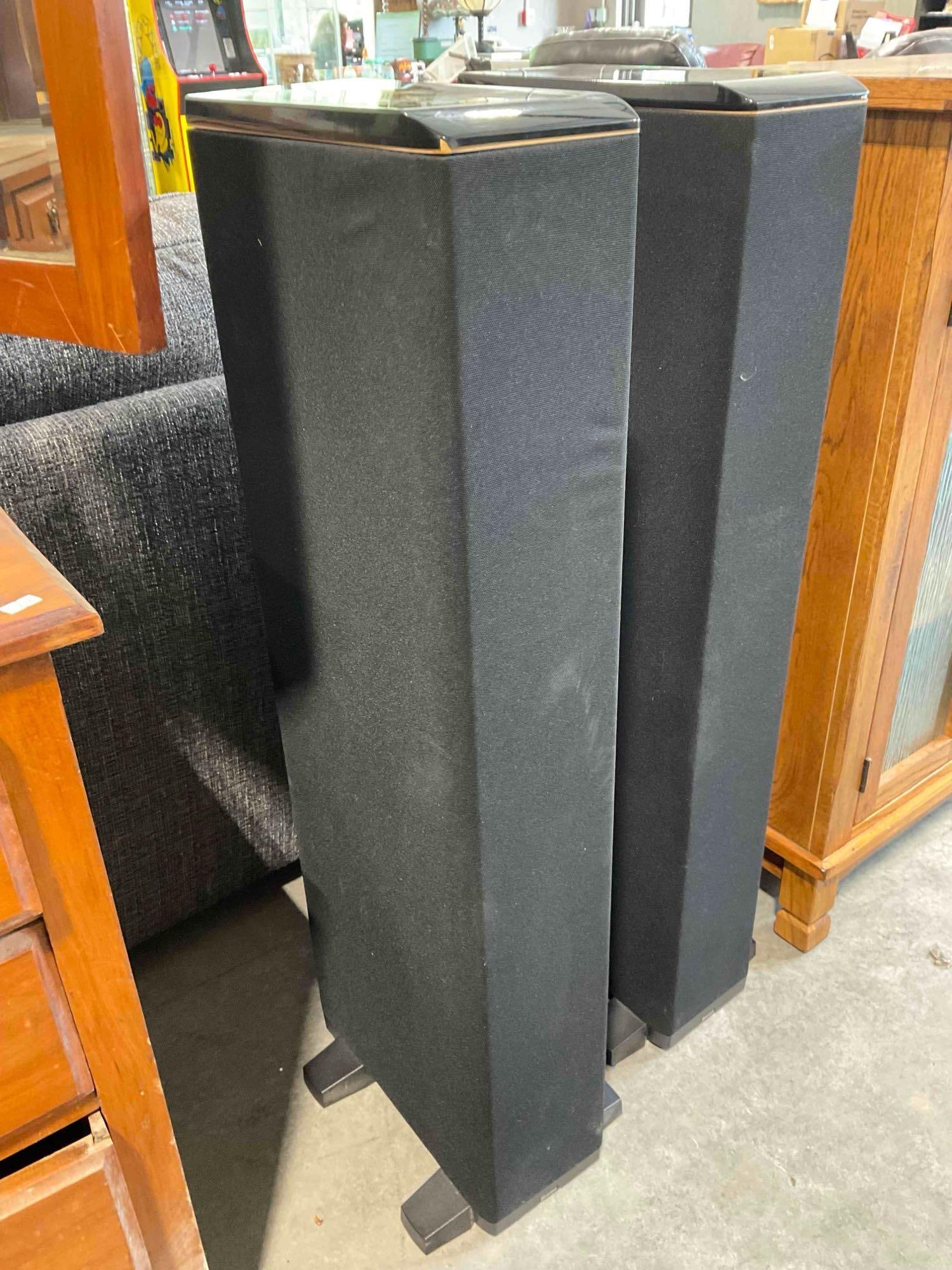 Pair of Boston Acoustics Powered Speaker Towers Model VR965. Untested, As Is Condition. - 2