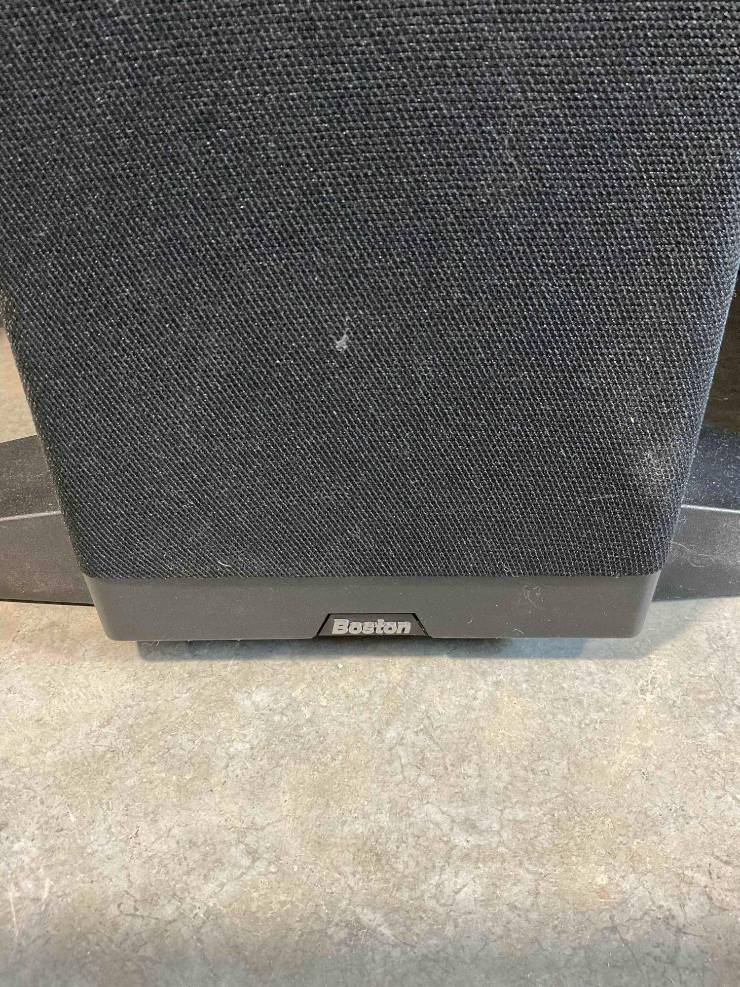 Pair of Boston Acoustics Powered Speaker Towers Model VR965. Untested, As Is Condition. - 5