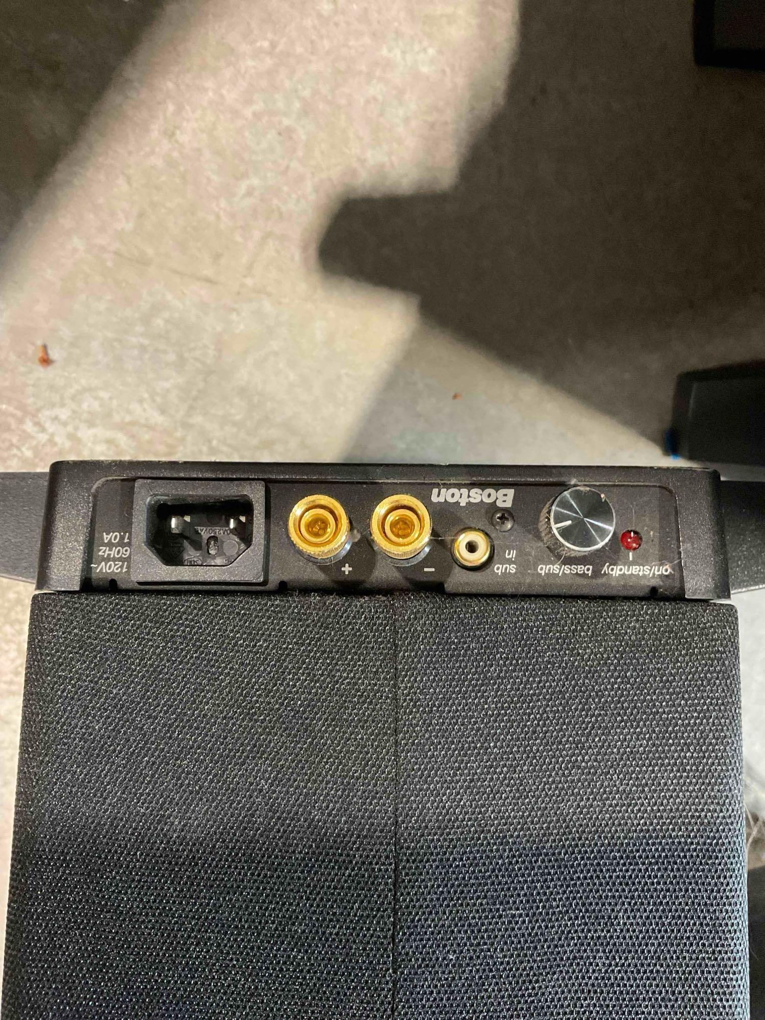 Pair of Boston Acoustics Powered Speaker Towers Model VR965. Untested, As Is Condition. - 7