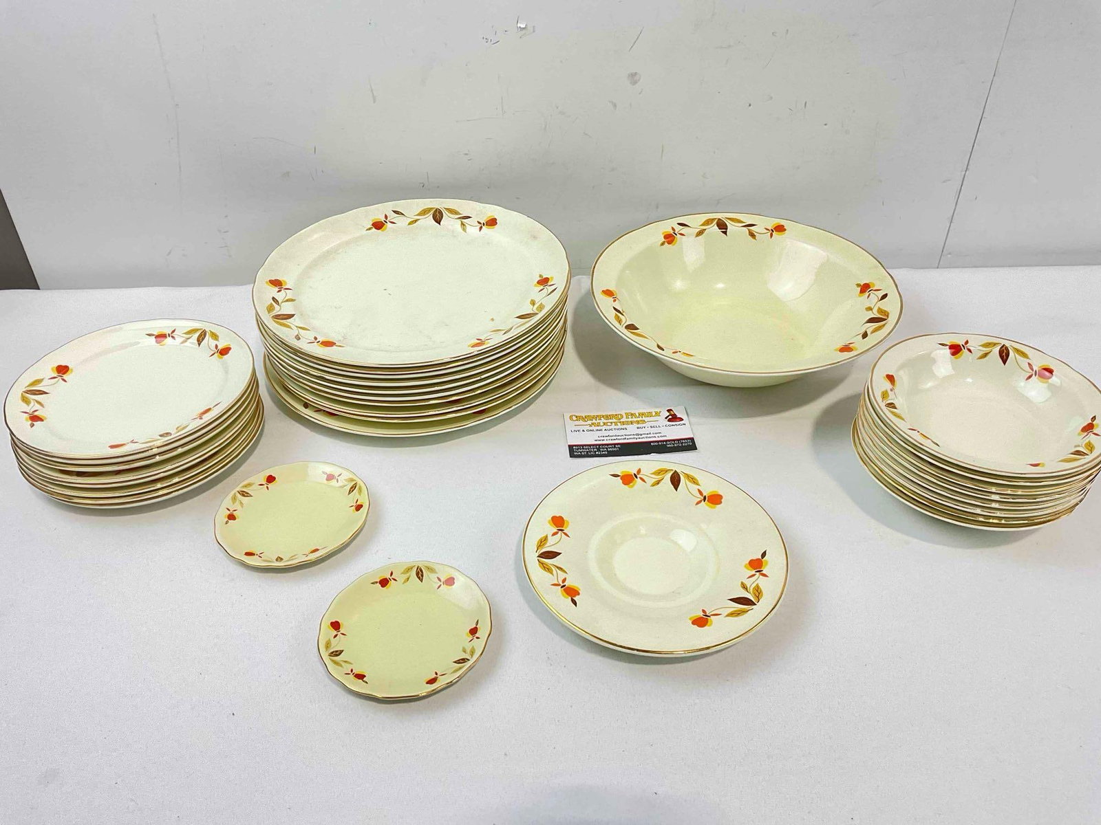30 pcs Ceramic Dishes w/ Hall's Autumn Leaf Pattern, 28x Hall & 2x China Specialties. See pics.: 30 pcs Ceramic Dishes w/ Hall's Autumn Leaf Pattern, 28x Hall & 2x China Specialties. 28 are Vintage Hall China, 2 are modern China Specialties. Minor grime and wear indicative of age and use, oth