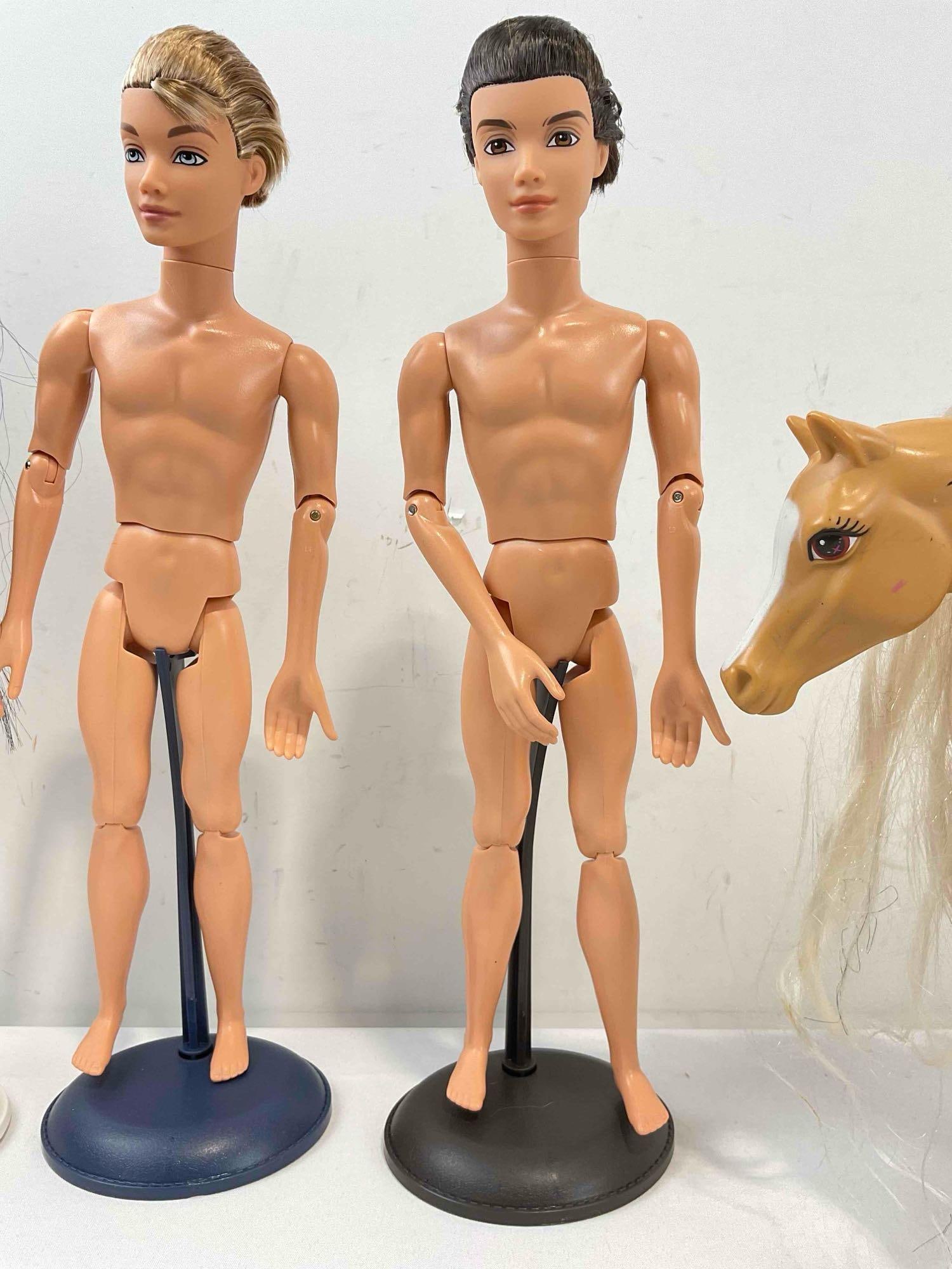 6 pcs Barbie Toys, incl. 4x Collectible Fashion Dolls w/ Stands & 2x Horses. Fair Condition. See - 6