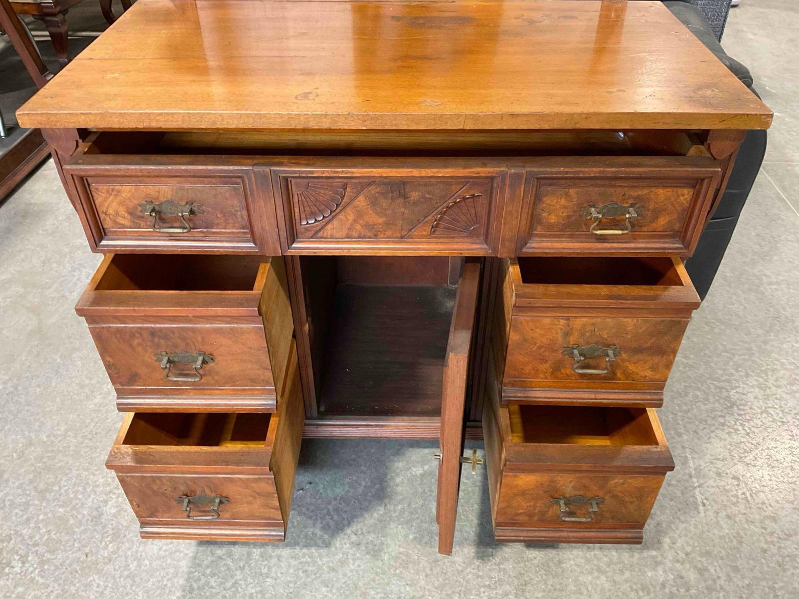 Antique Victorian Walnut Mirrorless Back Dresser w/ Burl Wood Details & Lovely Carved Accents. - 6