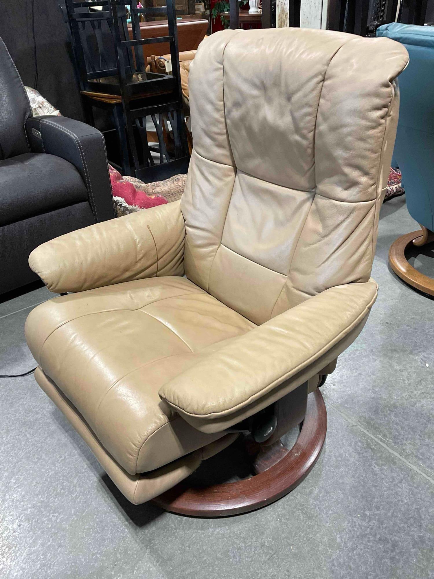 EKORNeS Stressless Power Recliner Chair w/ Tan Leather Upholstery. Tested, Works. - 2