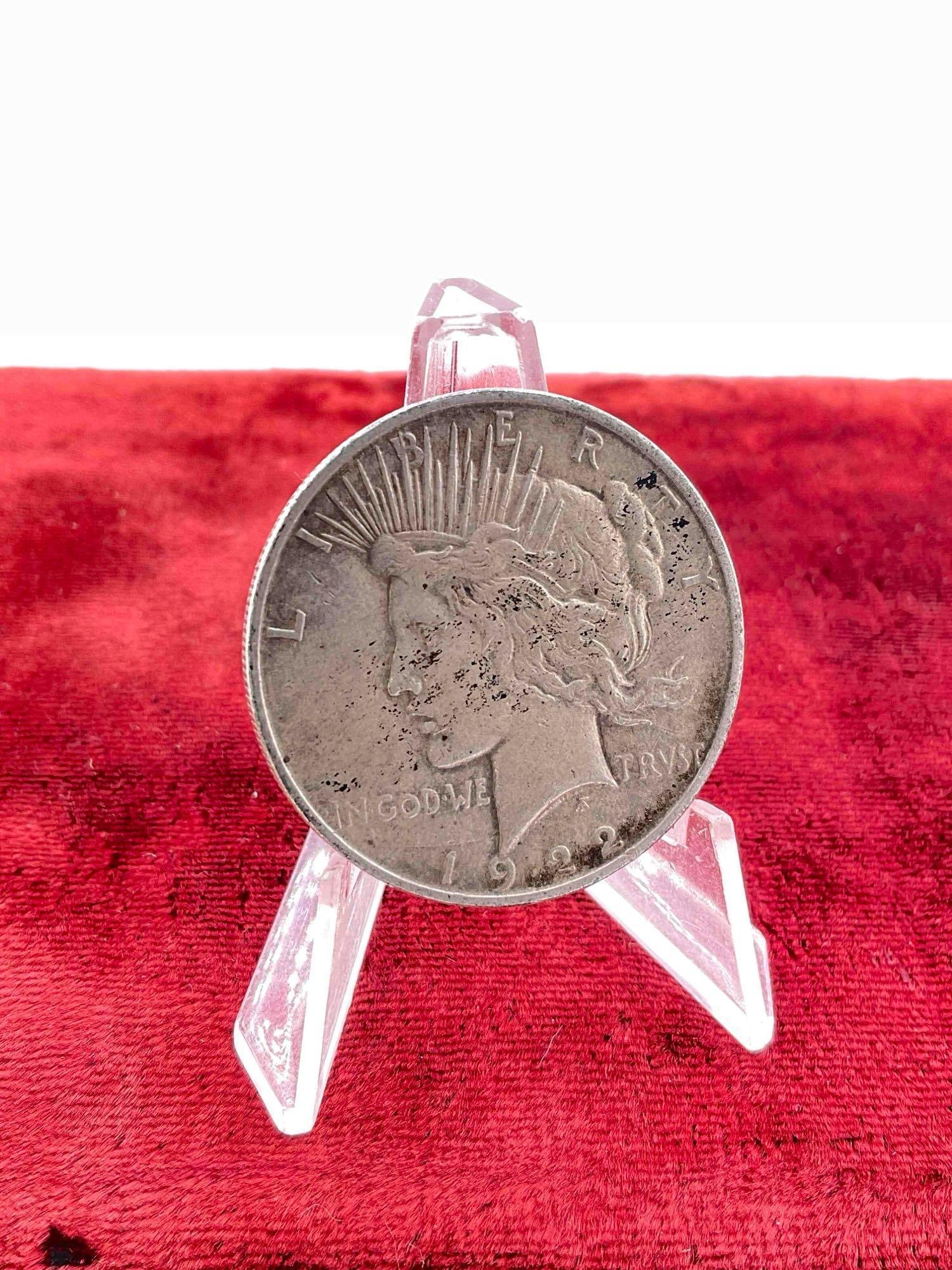 Antique 1922-D Silver Peace Dollar Coin. (1 of 4)