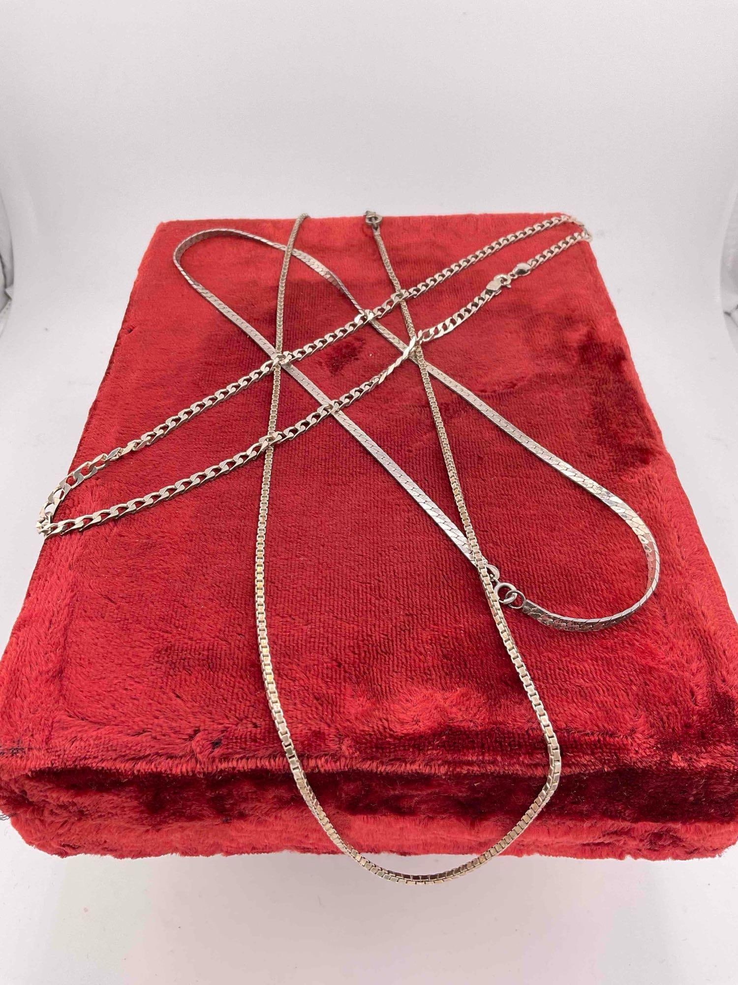 3 pcs Sterling Silver Necklaces.: 3 pcs Sterling Silver Necklaces. Weighs 32 grams. DM-1554