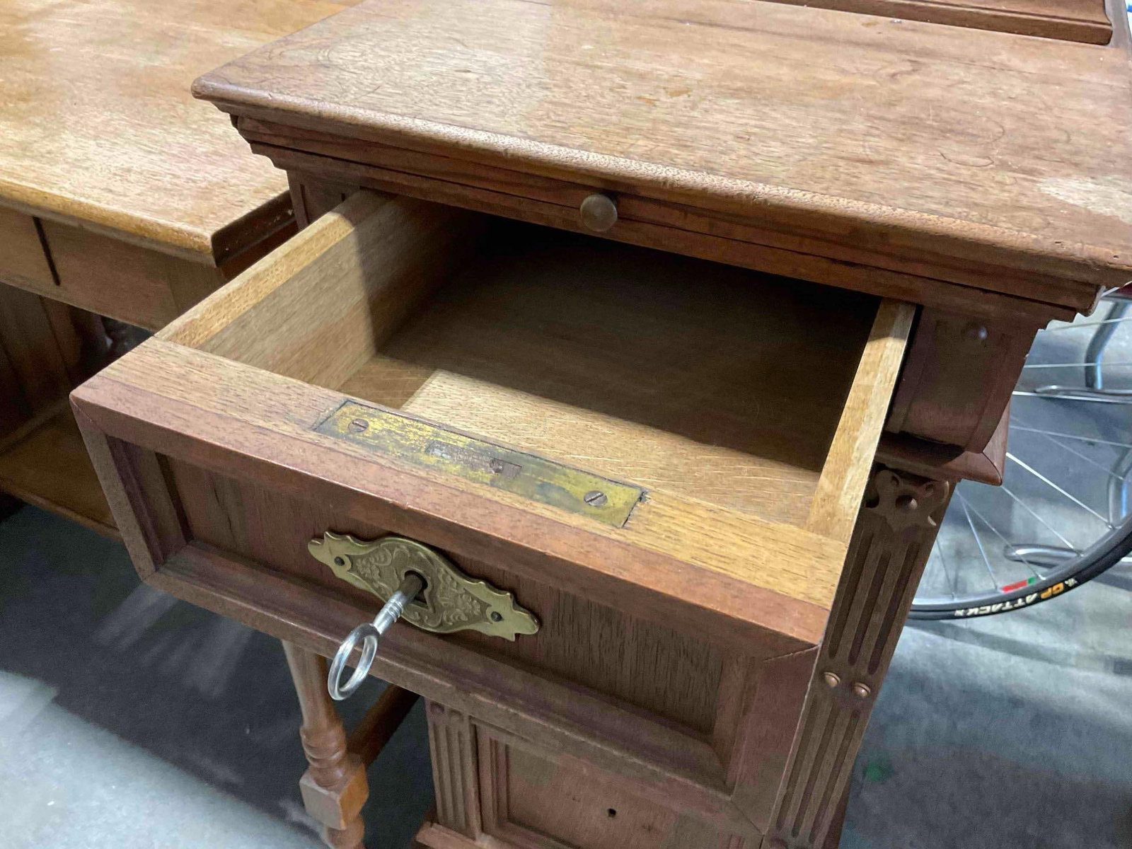 Lovely Antique Mahogany & Tiger Oak? Side Storage Cabinet w/ 6 Drawers, Tray & Keys. - 8