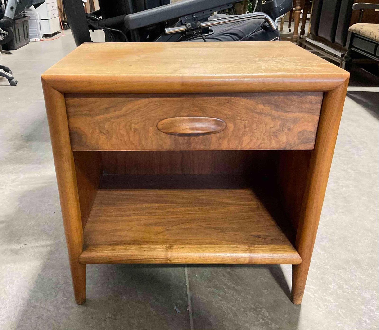 Vintage MCM Widdicomb Walnut Wood Bedside Table w/ Handsome Burl Details. See pics.: Vintage MCM Widdicomb Walnut Wood Bedside Table w/ Handsome Burl Details. Has some wear and scrapes indicative of age and use, would look lovely restored, see pictures for condition. Part of set with