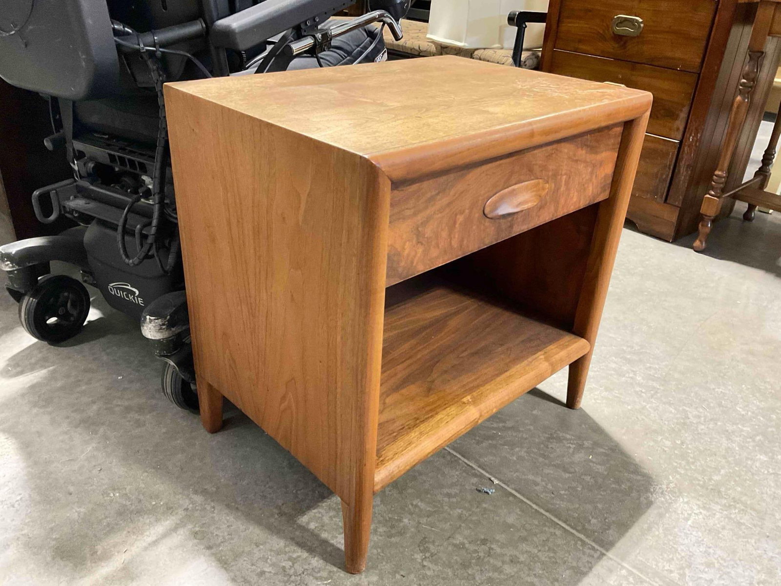 Vintage MCM Widdicomb Walnut Wood Bedside Table w/ Handsome Burl Details. See pics. - 2