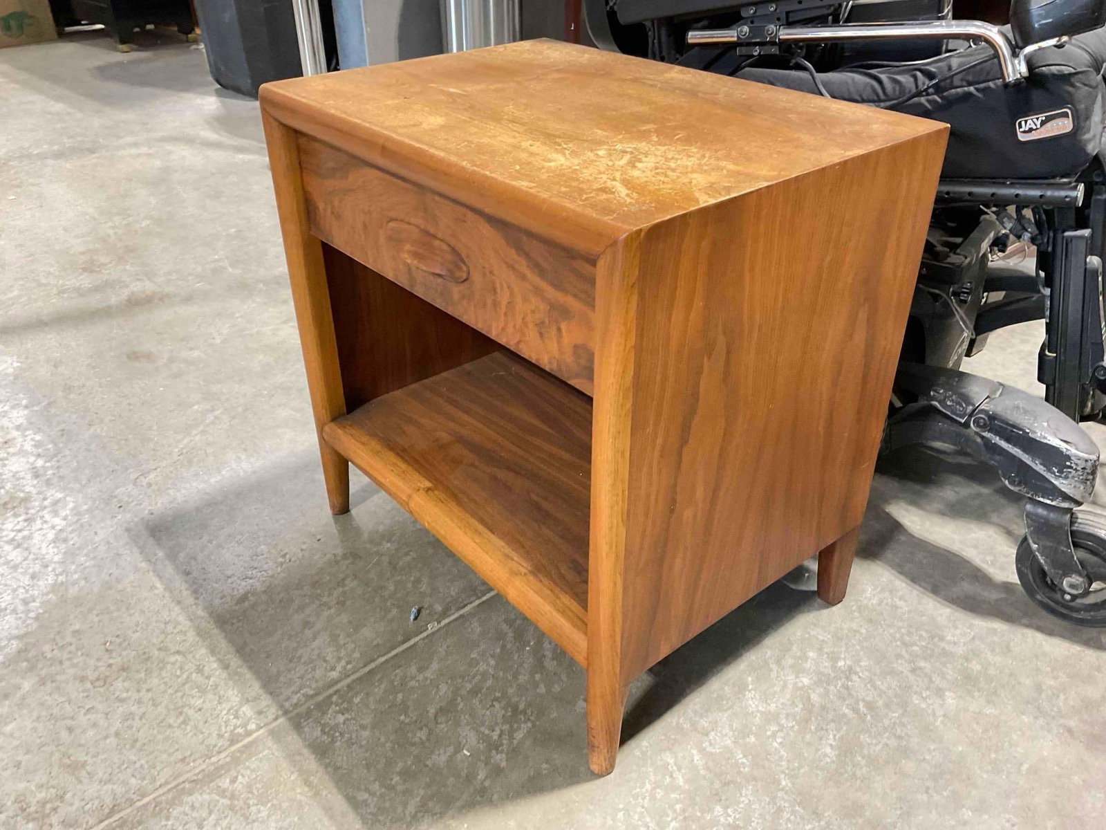 Vintage MCM Widdicomb Walnut Wood Bedside Table w/ Handsome Burl Details. See pics. - 3