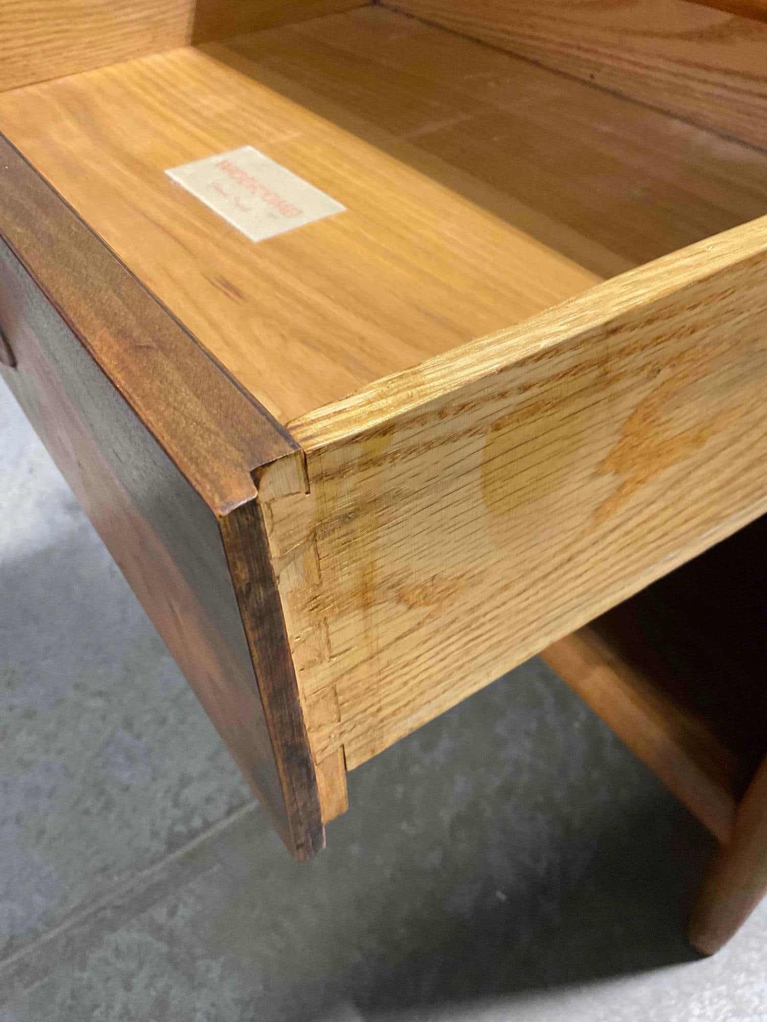 Vintage MCM Widdicomb Walnut Wood Bedside Table w/ Handsome Burl Details. See pics. - 5