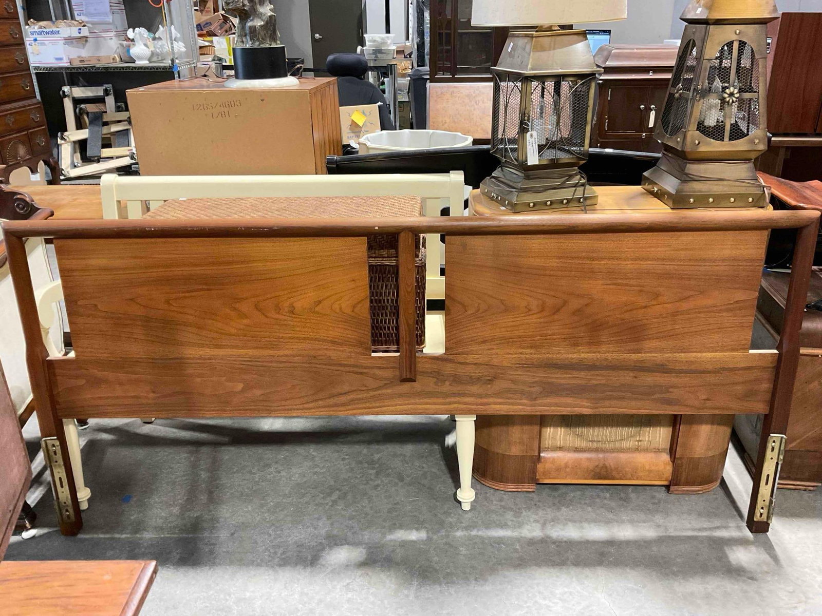 Handsome Vintage MCM Widdicomb Walnut Wood King Sized Head Board w/ Lovely Grain. (1 of 7)