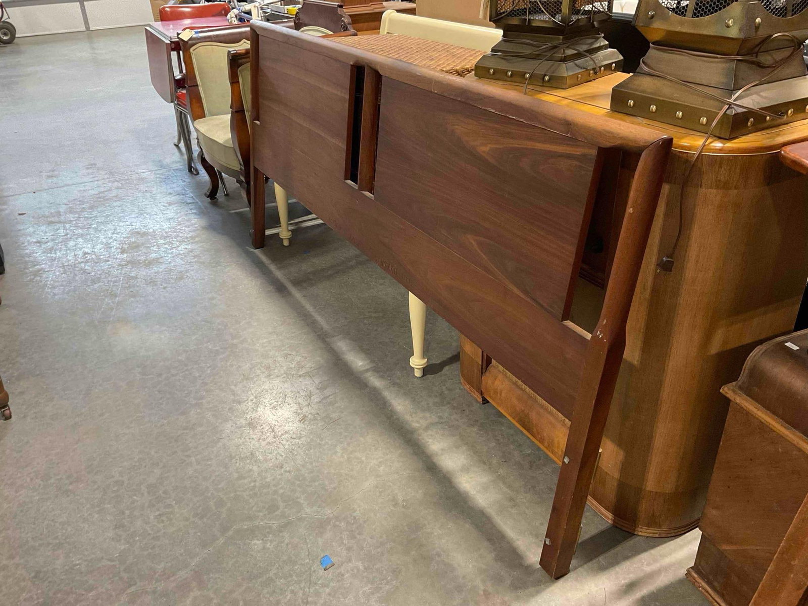 Handsome Vintage MCM Widdicomb Walnut Wood King Sized Head Board w/ Lovely Grain. - 5