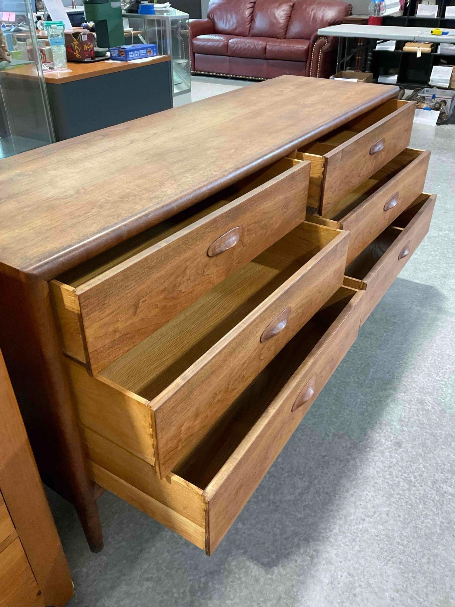 Handsome Vintage MCM Widdicomb Walnut Wood Lowboy 6-Drawer Dresser. See pics. - 7