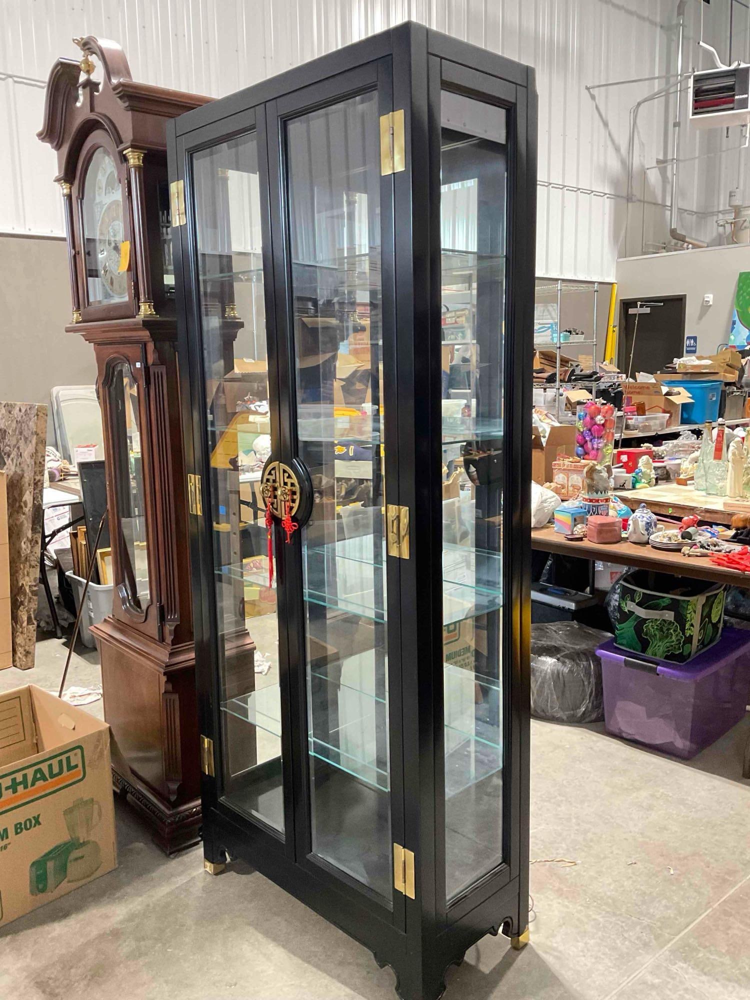 Vintage Black Painted Illuminated Display Cabinet w/ Glass Front & 4 Glass Shelves. Works. - 3