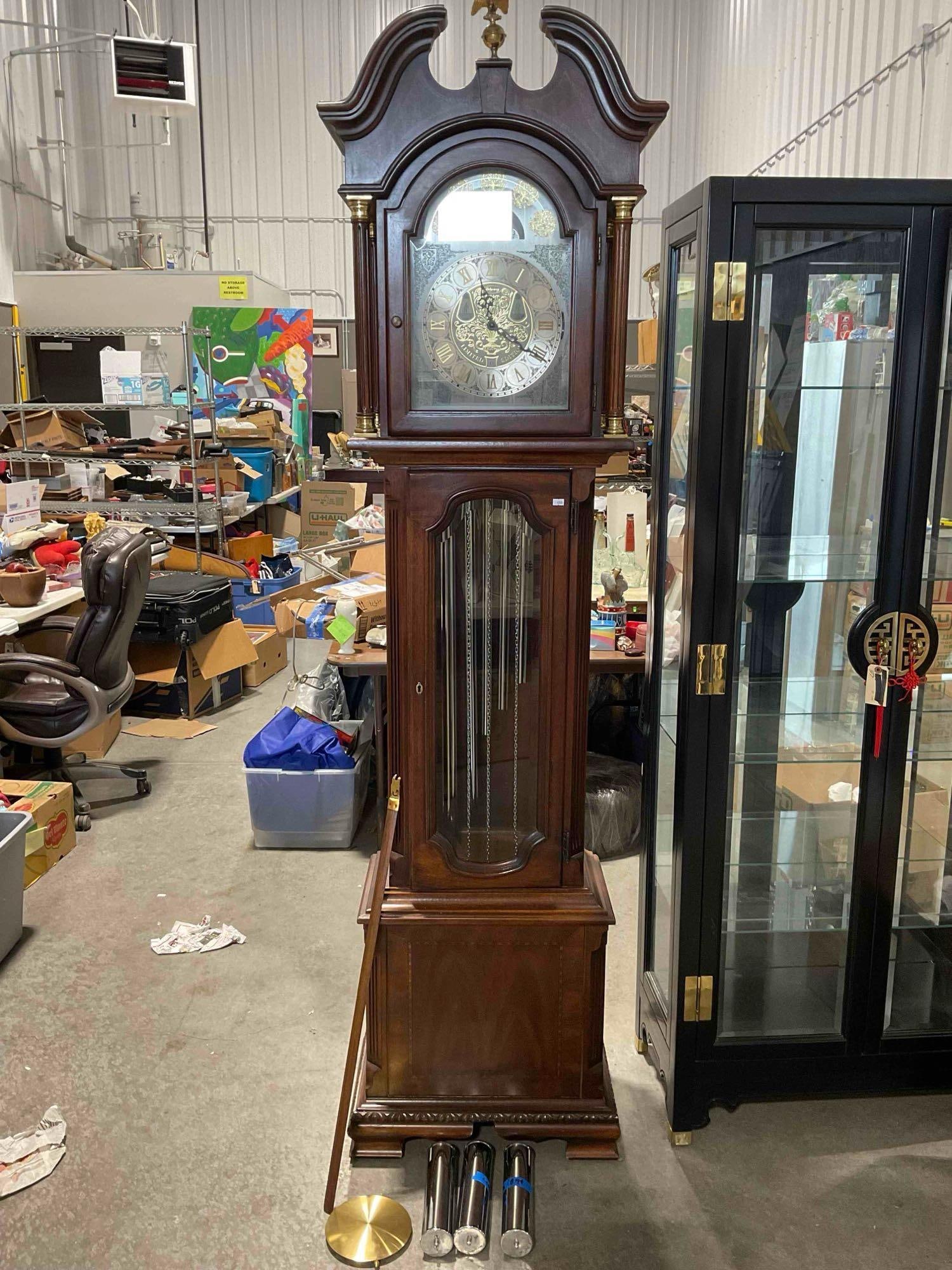 Vintage Ridgeway 1978 Ltd. Ed. 1487/2000 Grandfather Clock w/ Tubular Bells & Key. See pics.: Vintage Ridgeway 1978 Ltd. Ed. 1487/2000 Grandfather Clock w/ Tubular Bells & Key. Includes weights and pendulum, pendulum has lost its head but could be repaired. Piece has minor wear indicative