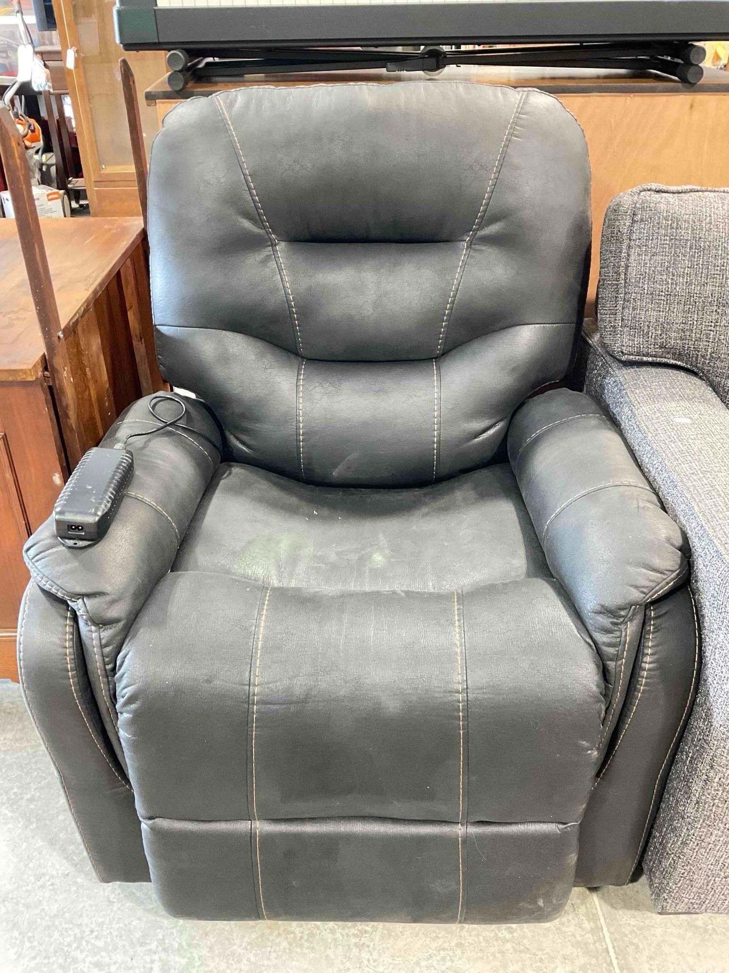 Power Lift & Recliner Chair w/ Black Faux Leather Upholstery. Unable to Test, See description.: Power Lift & Recliner Chair w/ Black Faux Leather Upholstery. Unable to Test, See description. Piece has wear indicative of age and use, lacking the AC cable, cannot be tested. Measures 35" x 36"