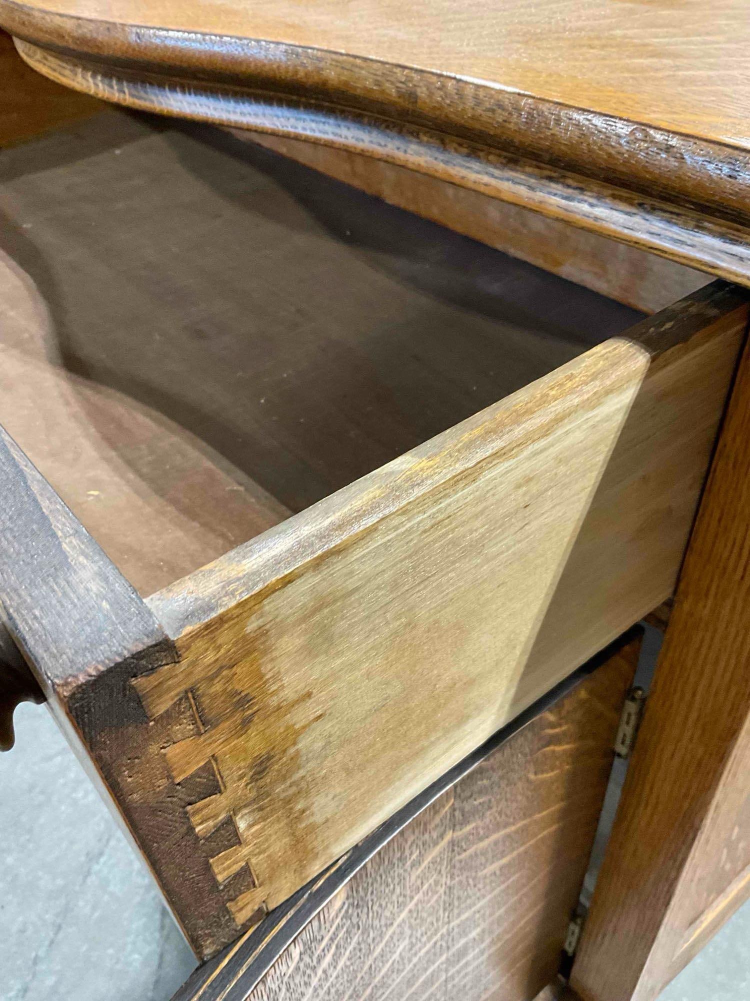 Antique Serpentine Front Quarter Sawn Tiger Oak Wood Commode w/ Fantastic Grain & Feet. - 8