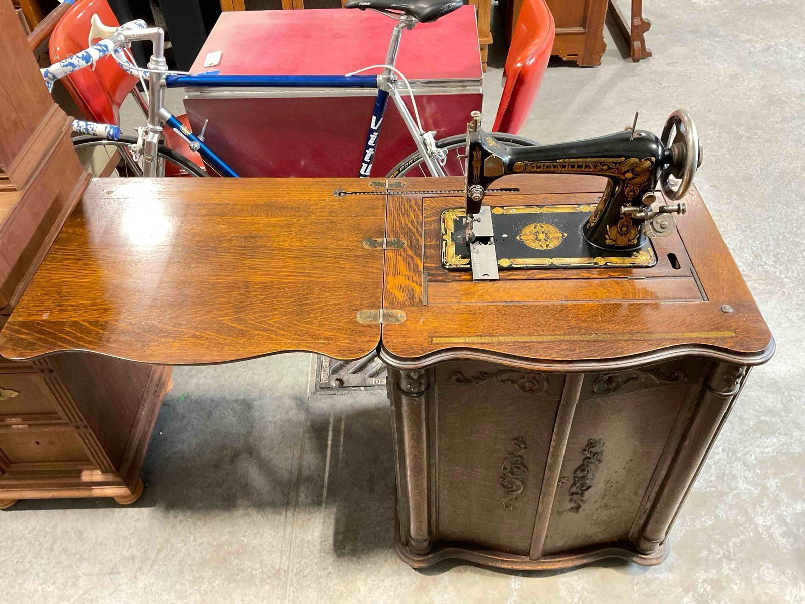 Antique Franklin Treadle Sewing Machine in Handsome Quarter Sawn Tiger Oak Cabinet. - 2