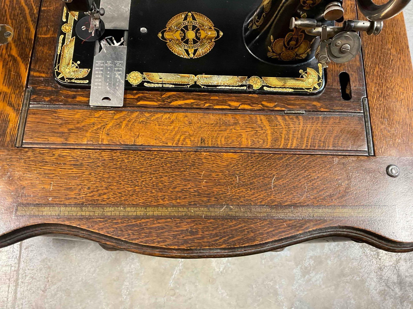 Antique Franklin Treadle Sewing Machine in Handsome Quarter Sawn Tiger Oak Cabinet. - 5
