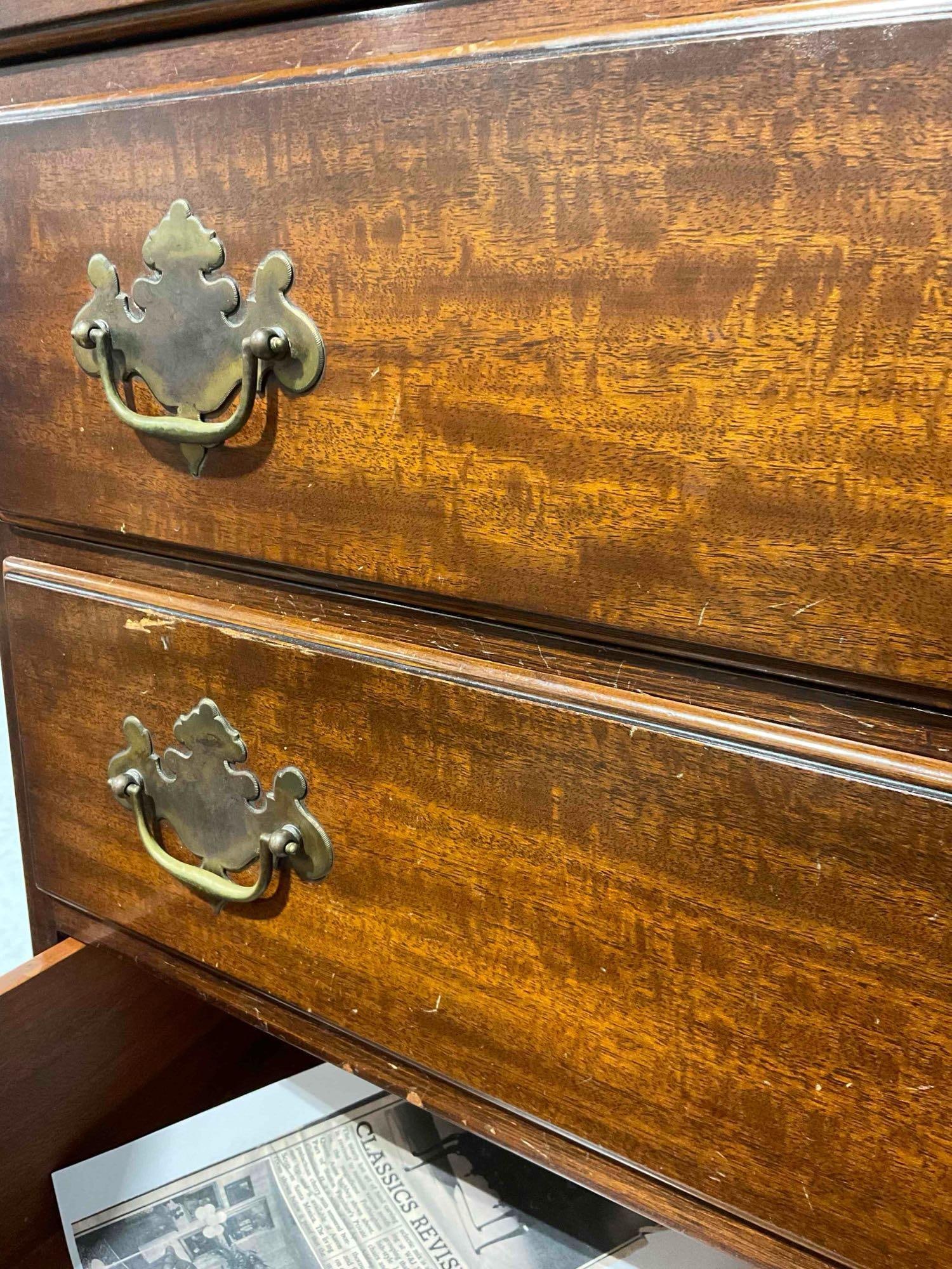 Vintage Kindel Queen Anne Style Mahogany Highboy Dresser w/ 11 Dovetailed Drawers. - 9