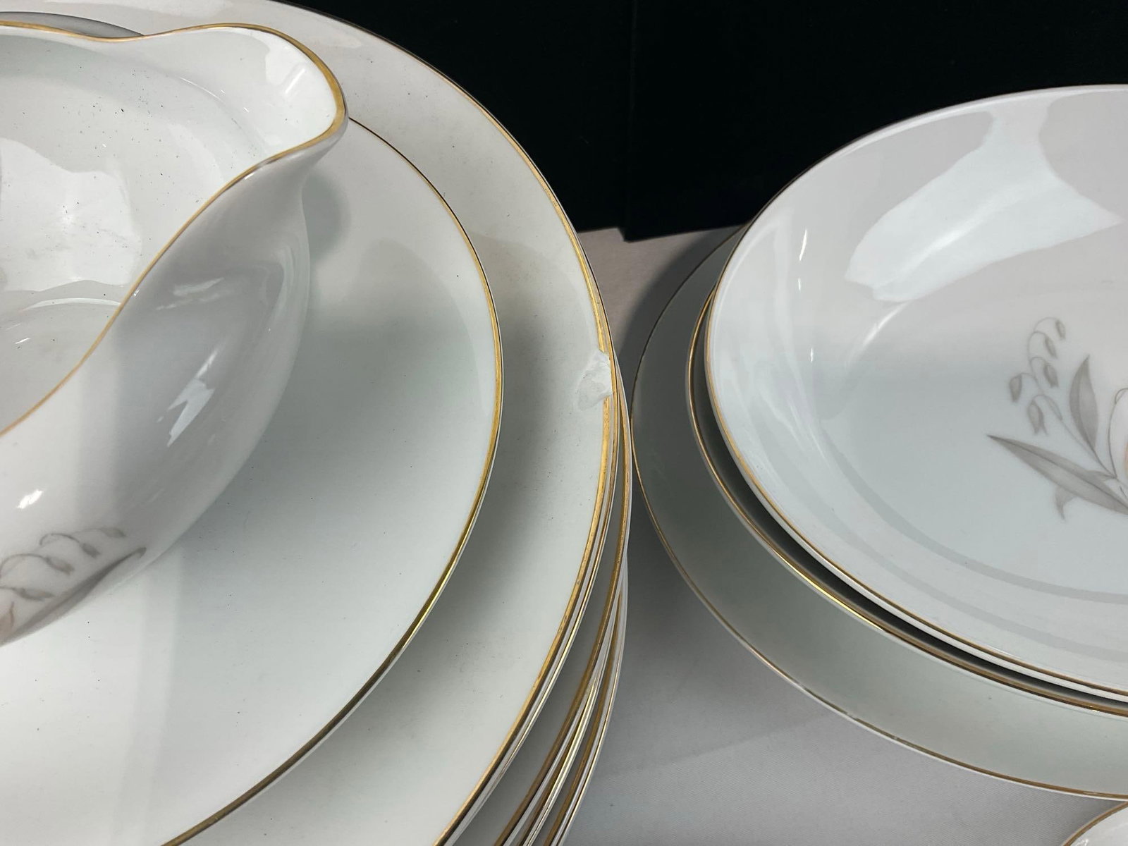 Vintage Kaysons Fine China Japan, Golden Rhapsody 1961 Pattern, approx 67 pieces, gilt rims - 4