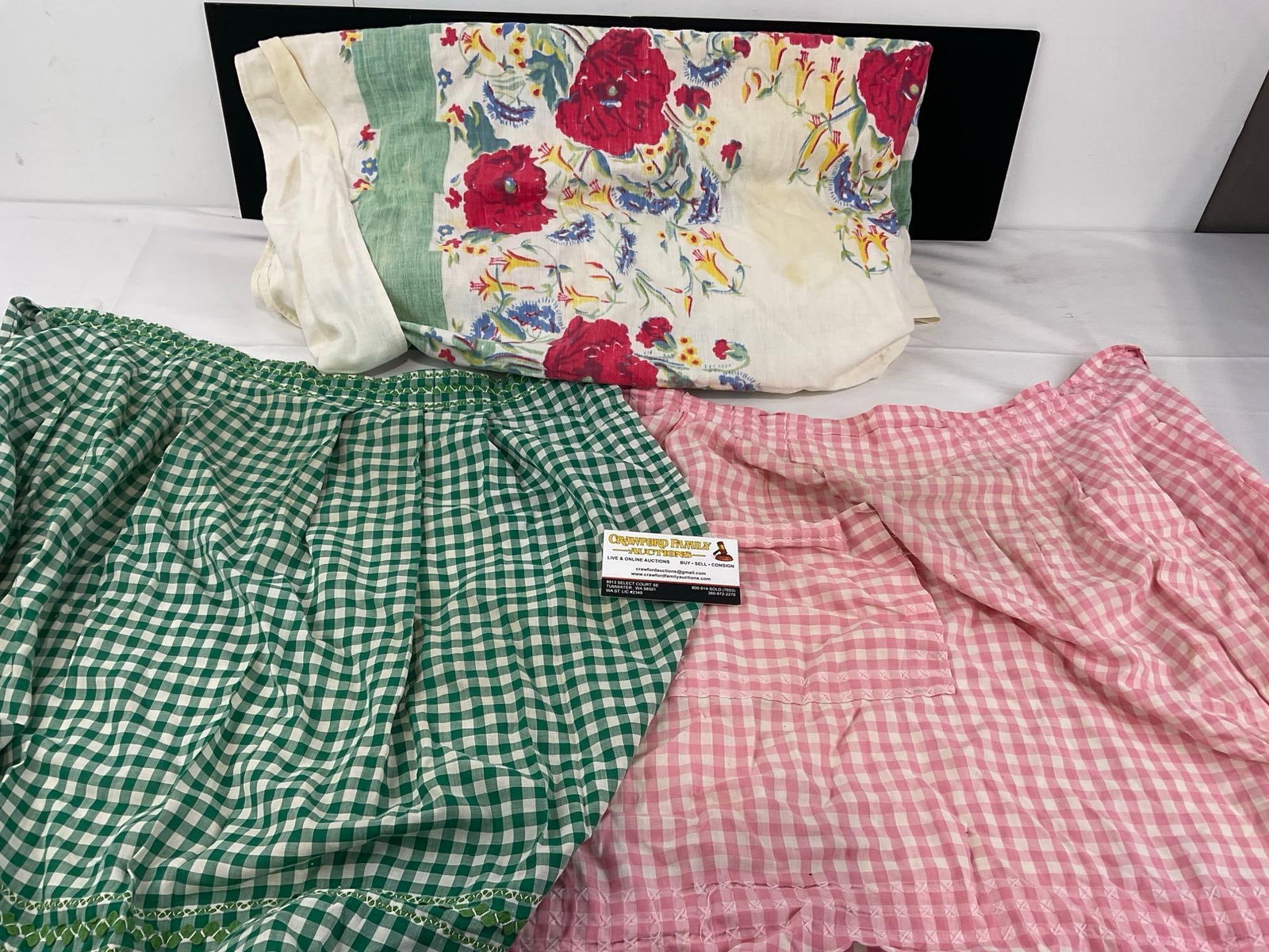 Pair of Handmade Aprons, Pink & Green Gingham, & Floral Tablecloth, roughly 36x36 inches: See pics for condition. The piece measures approx 4h x 13w x 8d inches when rolled up. E-6610