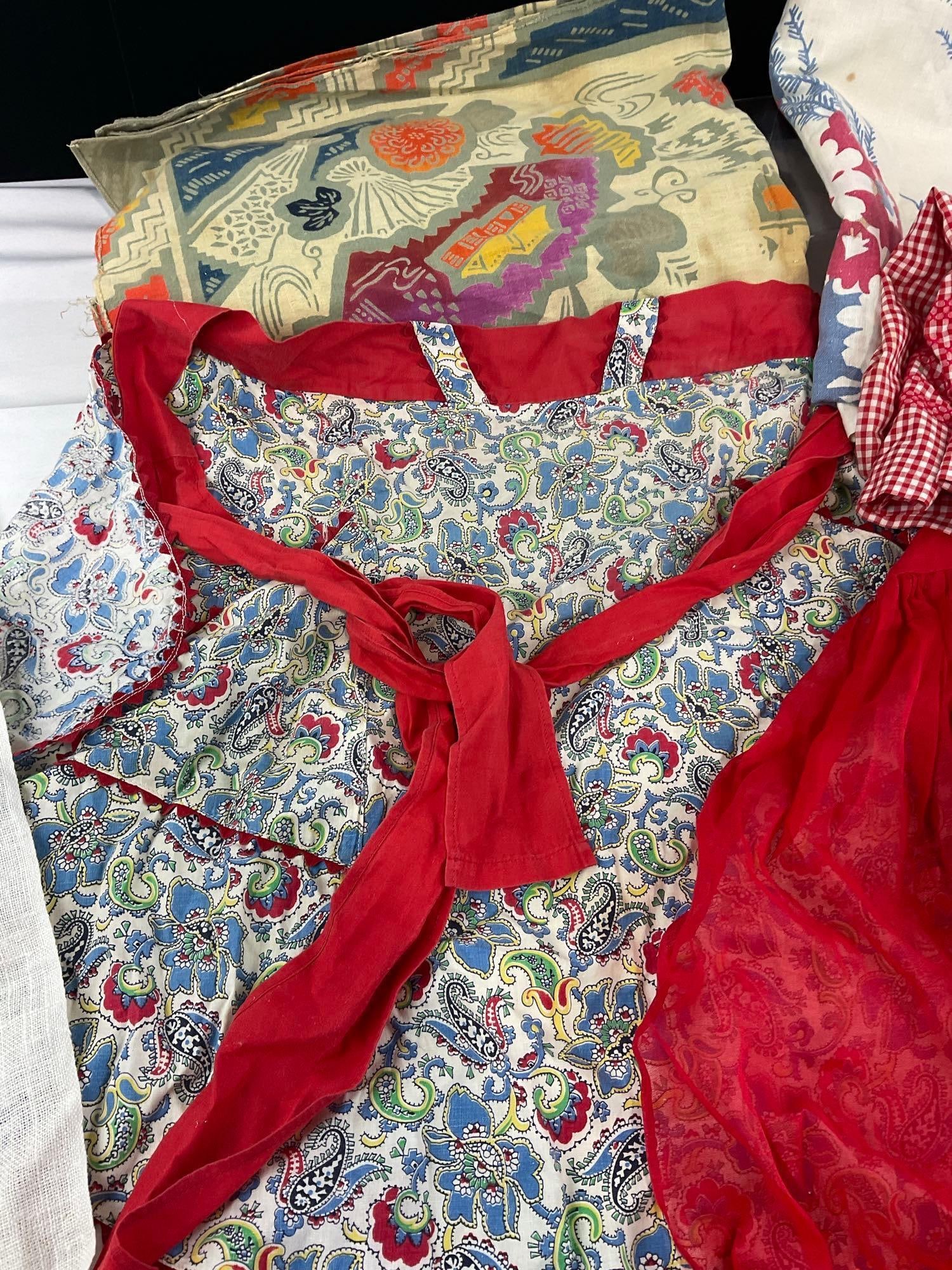 Variety of 4 Handmade Aprons, Cloth Calendar, & 2 Tablecloths, Floral patterns, approx 36x36 inches - 3