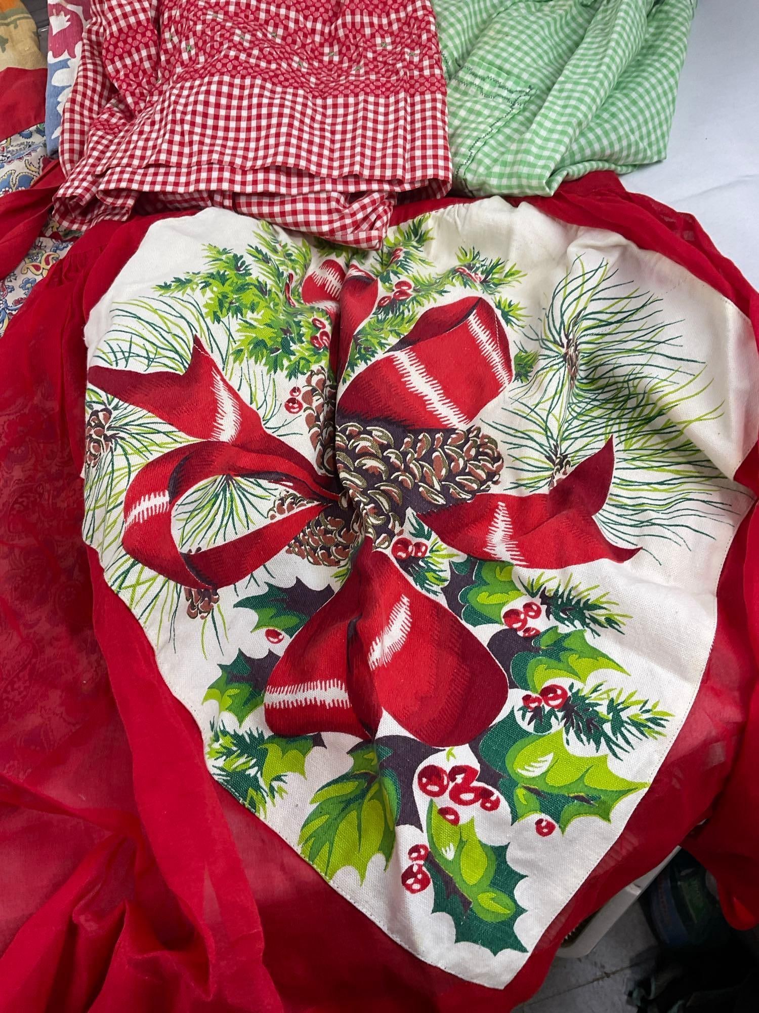 Variety of 4 Handmade Aprons, Cloth Calendar, & 2 Tablecloths, Floral patterns, approx 36x36 inches - 5