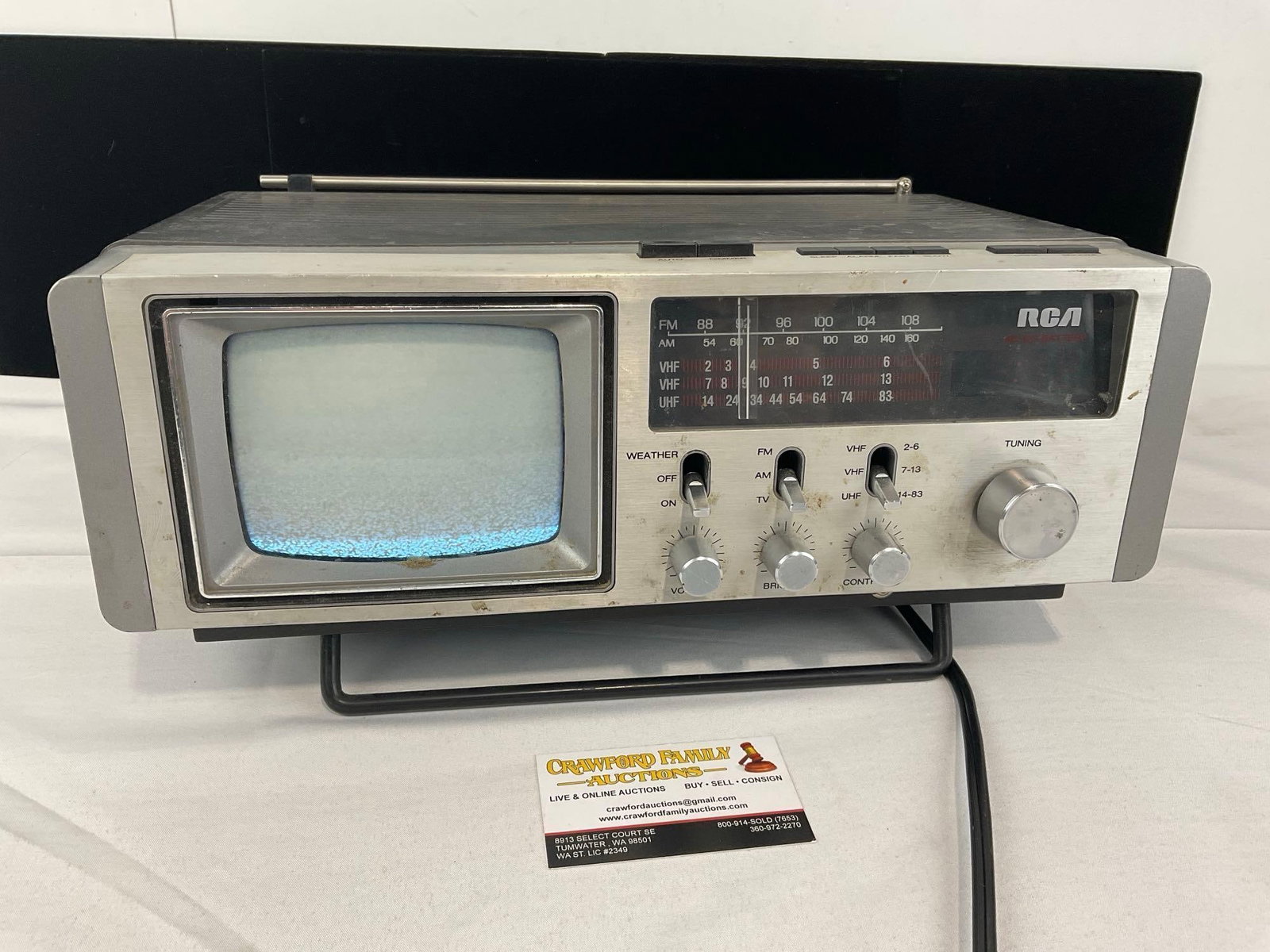 Vintage 1981 RCA Portable TV/Radio/Clock Model AJR? Tested & Powers on: See pics for condition, some finish wear, tested & powers on. The piece measures approx 8h x 16w x 11d inches. E-6610