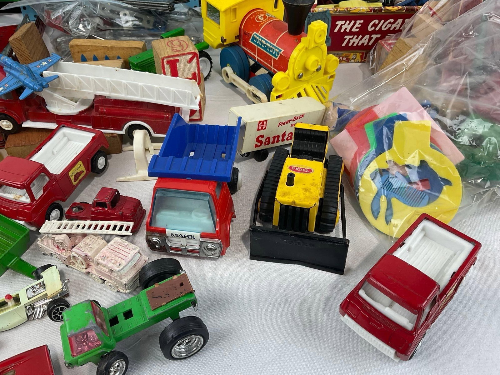 Variety of Diecast Cars, Marx, Tonka & other vintage toys, Erector, Lincoln Logs & more - 4