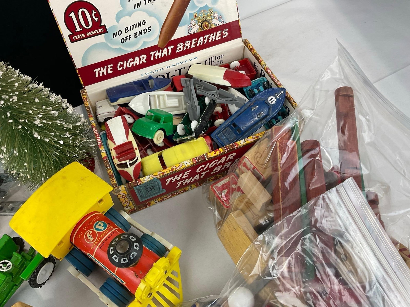 Variety of Diecast Cars, Marx, Tonka & other vintage toys, Erector, Lincoln Logs & more - 5