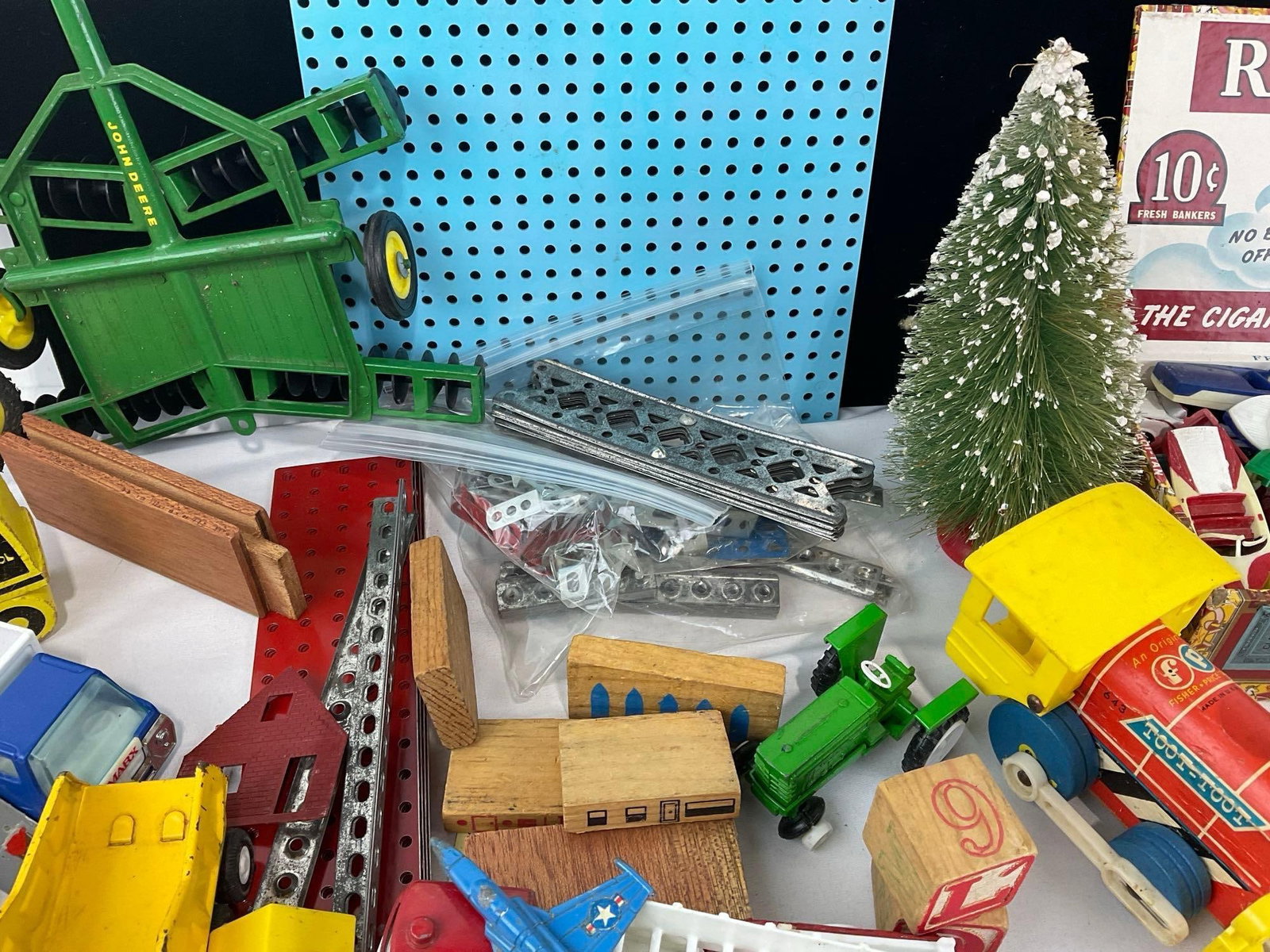 Variety of Diecast Cars, Marx, Tonka & other vintage toys, Erector, Lincoln Logs & more - 6