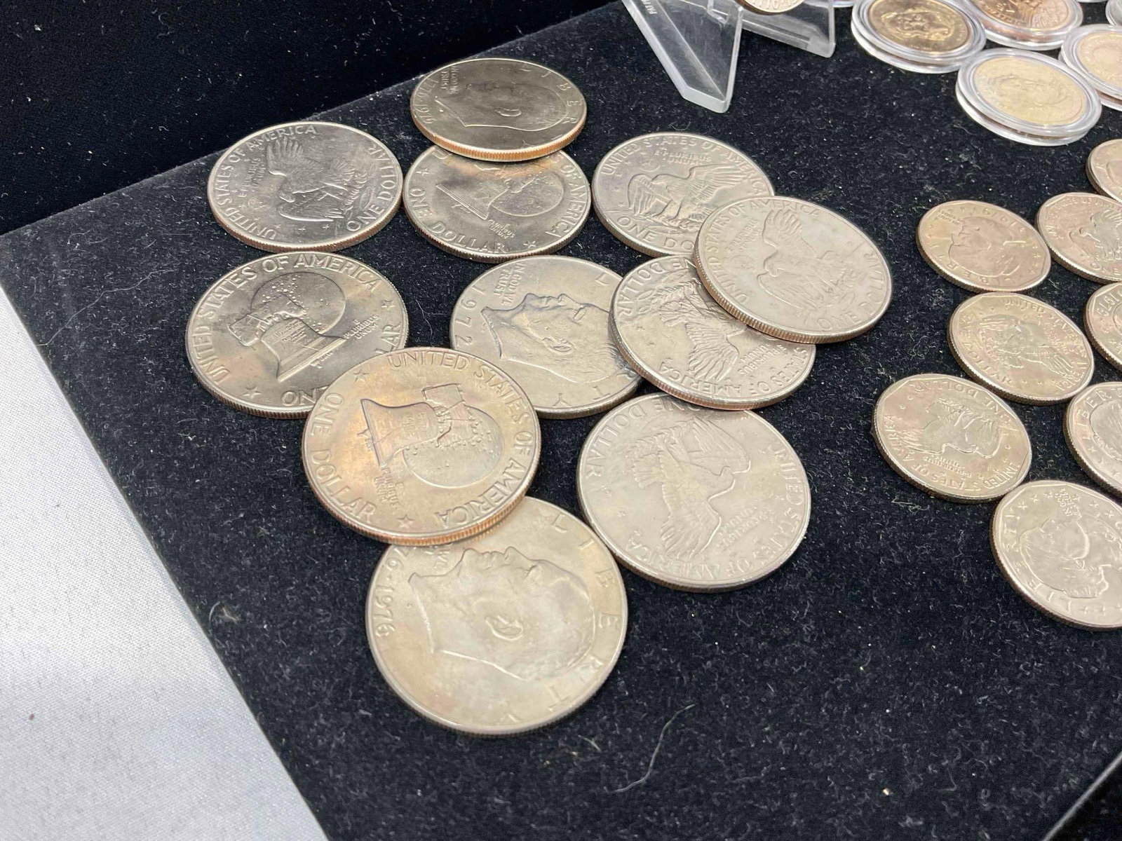 36 pcs Ch BU Quality Coins, incl. 12x Eisenhower, 12x SBA & 12x Gold Colored Commemorative. - 2