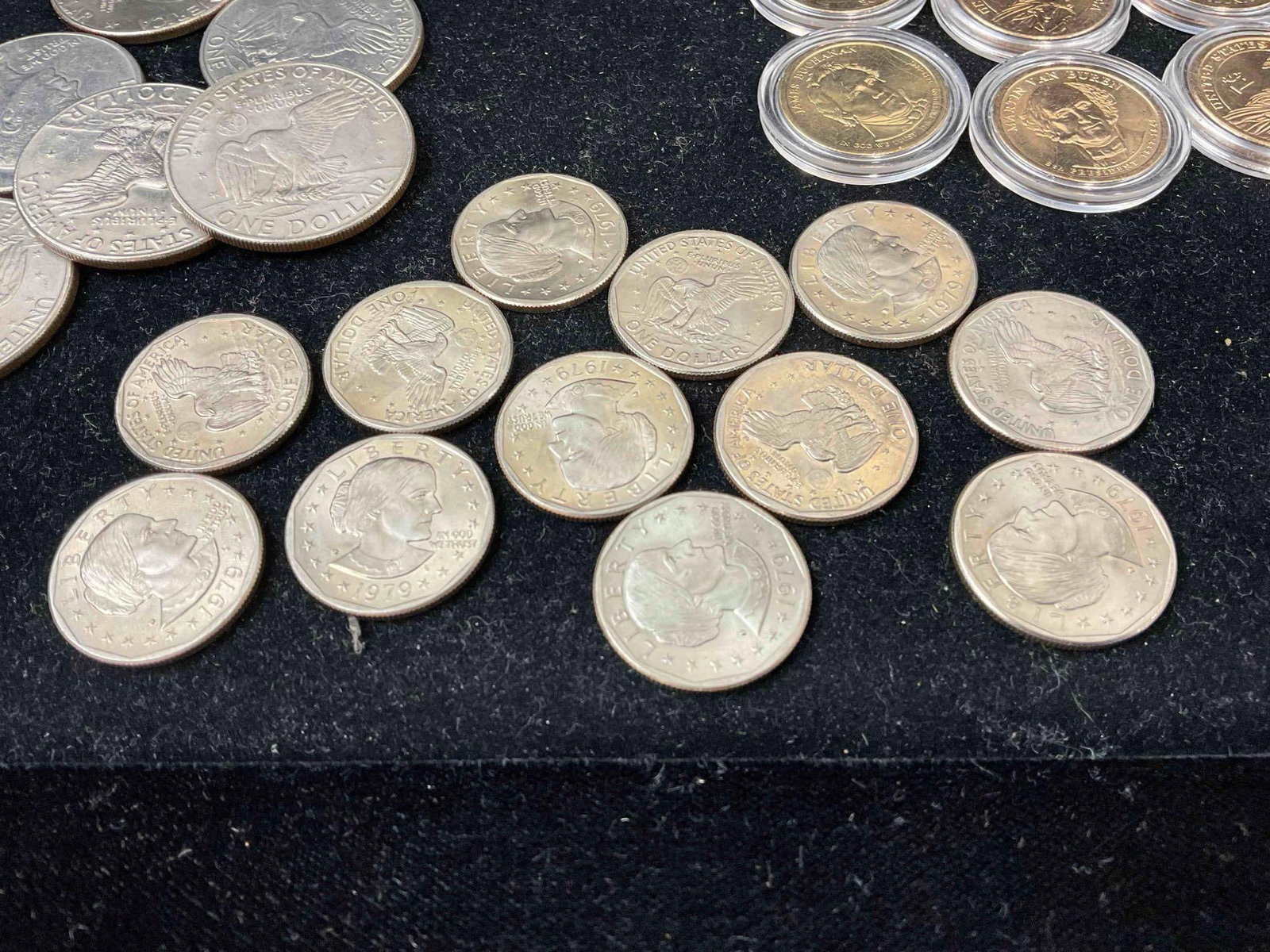 36 pcs Ch BU Quality Coins, incl. 12x Eisenhower, 12x SBA & 12x Gold Colored Commemorative. - 3
