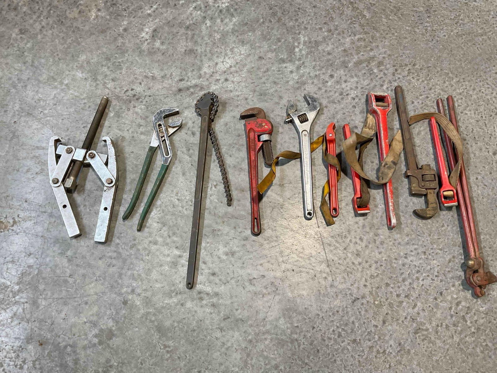 11 pcs Machinist & Plumbing Tool Assortment, incl. Owatanna Tool Co., Ridgid, Bluepoint & More.: 11 pcs Machinist & Plumbing Tool Assortment, incl. Owatanna Tool Co., Ridgid, Bluepoint & More. Pieces have wear indicative of age and use, look to photos for condition. Fits in a box