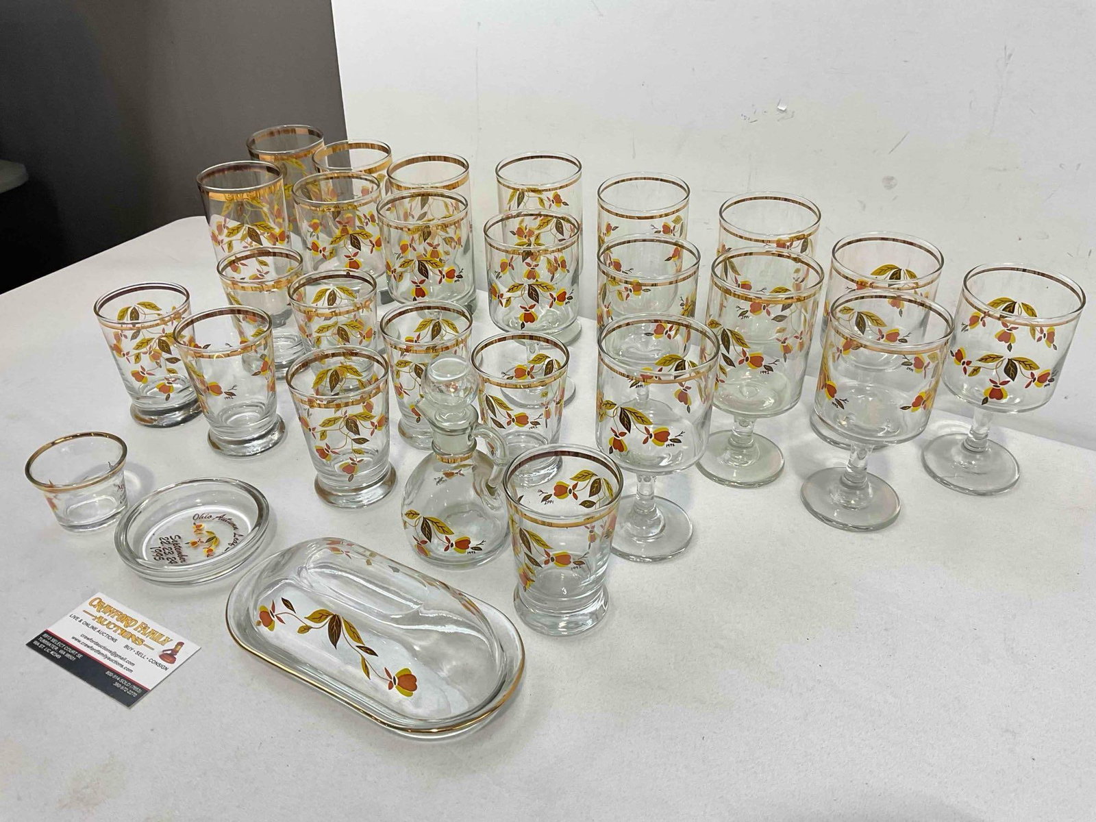 28 pcs Vintage Glassware w/ Hall China's Autumn Leaf Pattern, incl. Cups, Butter Dish & More! - 3