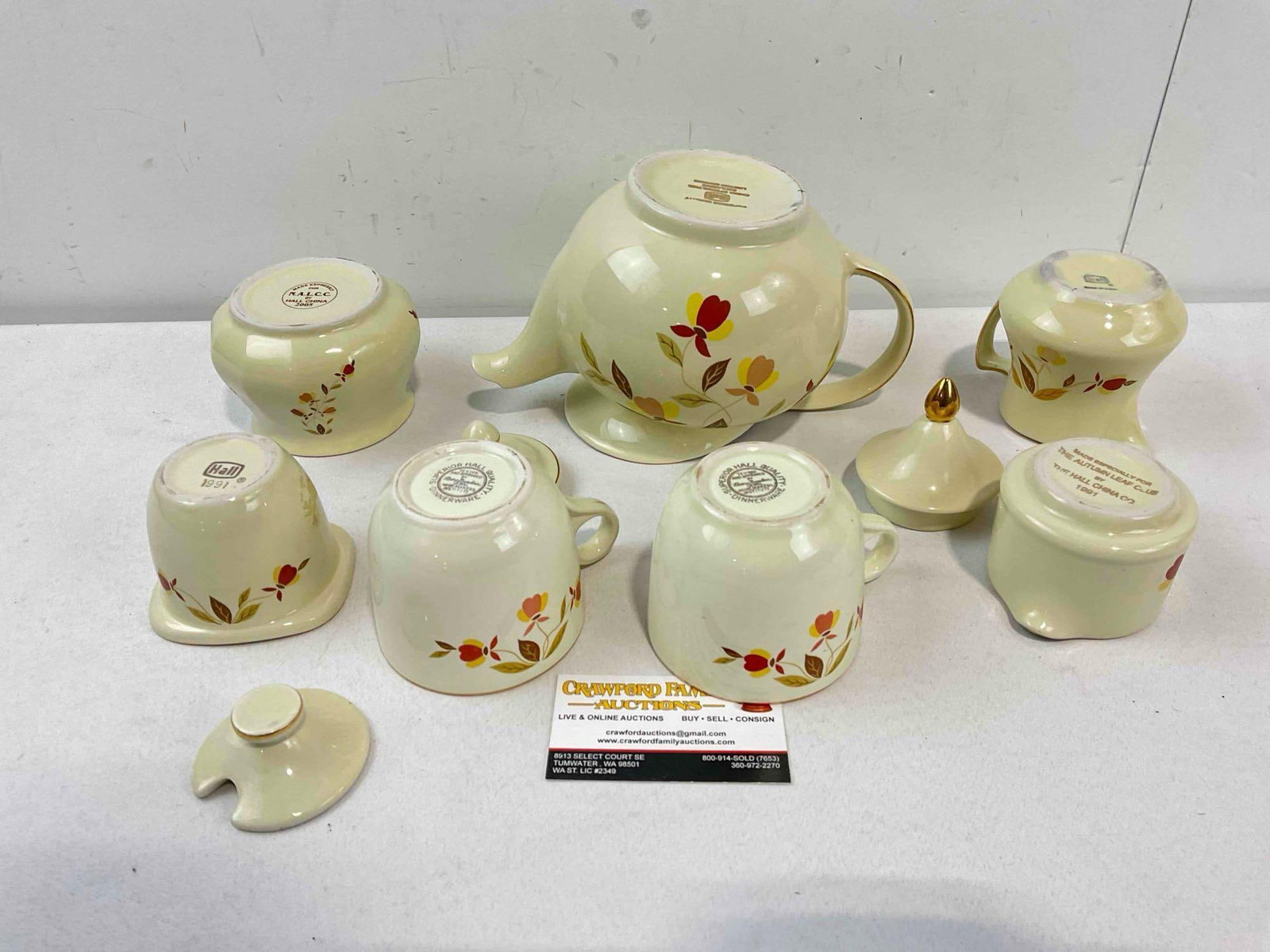 7 pcs Hall China Ceramic Tea Set w/ Autumn Leaves Pattern, incl. Teapot, Mugs, Creamer & More. - 4