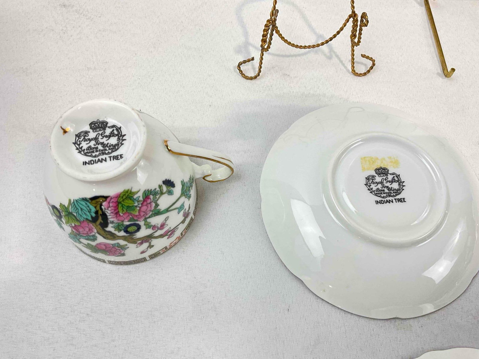 4 pcs Vintage Ceramic Cups & Saucers, incl. Rosenthal & Paragon w/ 3 pcs Wire Frames. - 8