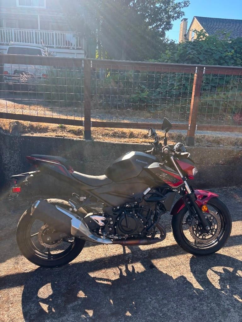 Kawasaki ER400-Z400 Sport Motorcycle w/ only 3779 miles, 2nd owner, good condition! - 2