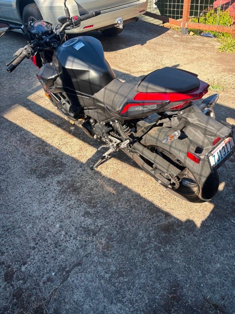 Kawasaki ER400-Z400 Sport Motorcycle w/ only 3779 miles, 2nd owner, good condition! - 8