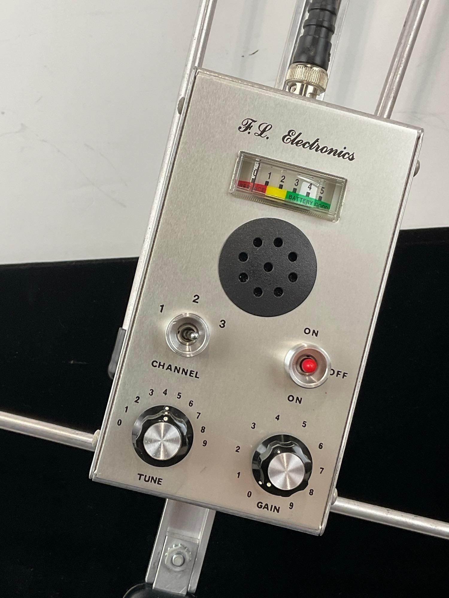 F&L Electronics MN-3 Receiver, & antenna, w/case - 3