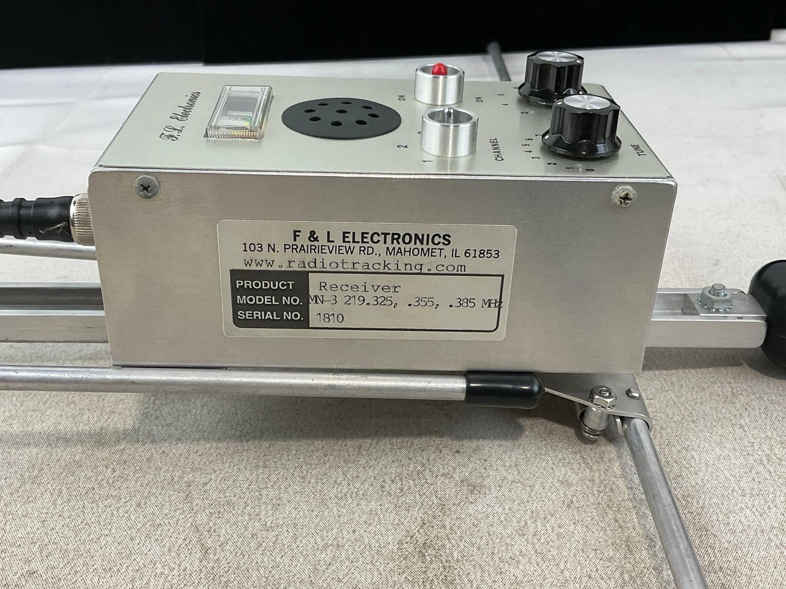 F&L Electronics MN-3 Receiver, & antenna, w/case - 4