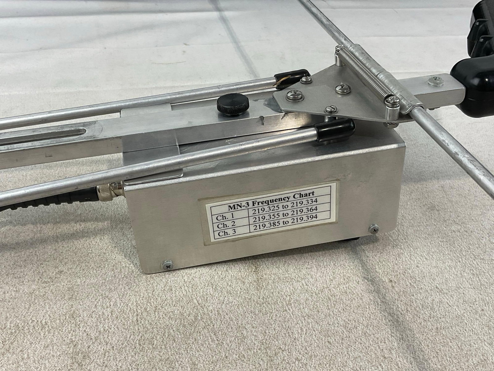 F&L Electronics MN-3 Receiver, & antenna, w/case - 5