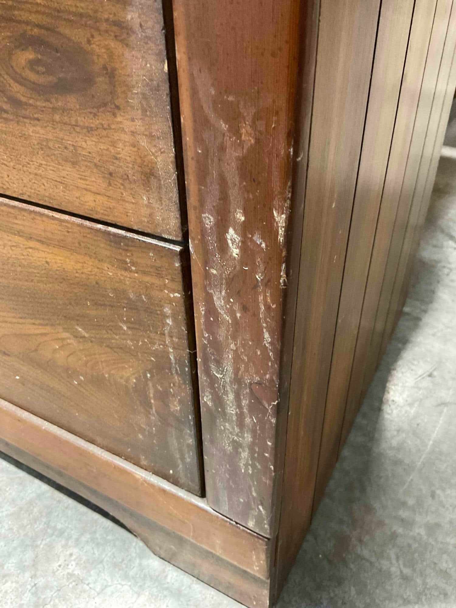 Vintage Wood Finish Pressboard Dresser w/ 5 Drawers. Fair Condition. See pics. - 8