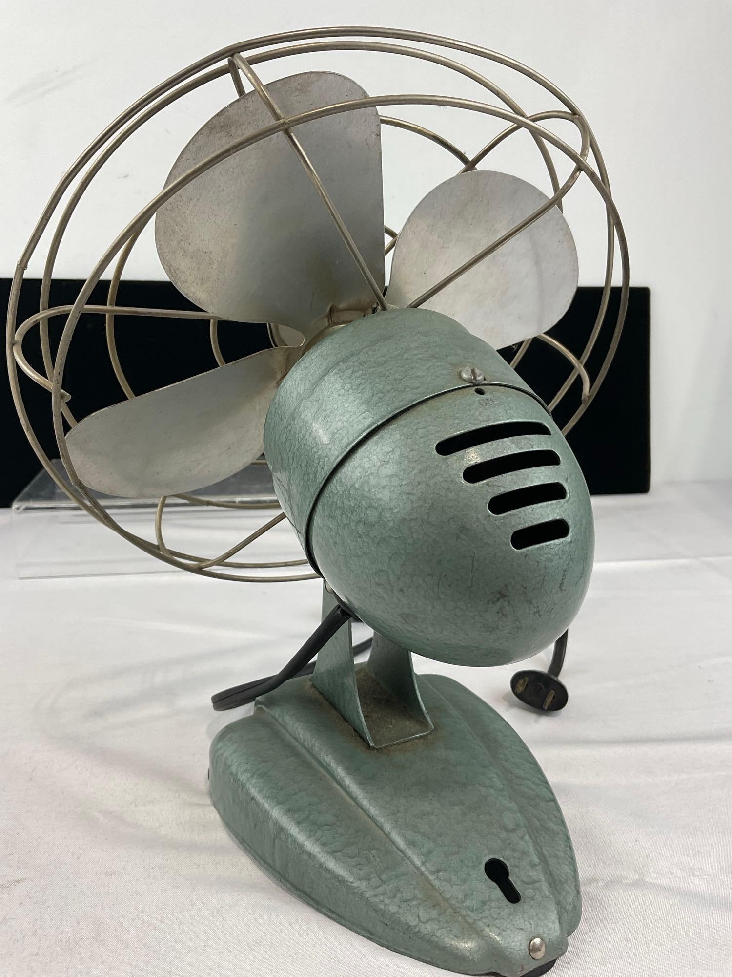 Mid Century Bersted MFG Co. Zero Model 1250R Desk Fan - 3