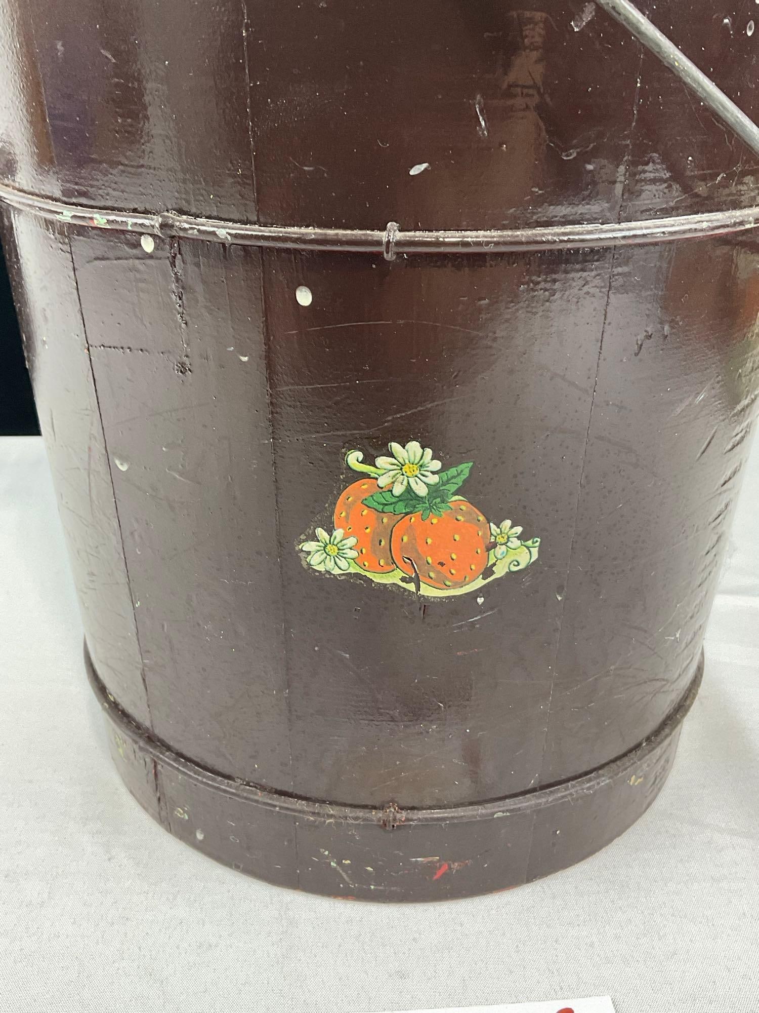 Vintage White Mountain Hand Crank Ice Cream Freezer, Wood Slat Bucket & Cast Iron mechanism - 2