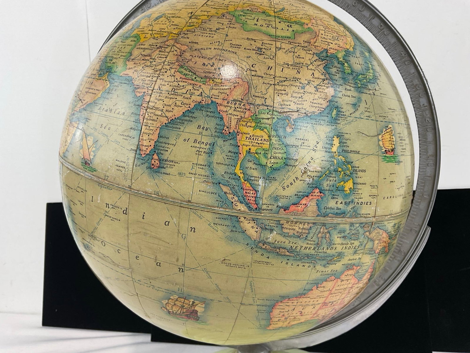 Early 20th Century 1940s Rand McNally Globe, w/Vaseline Milk Glass Base, 18x15x14 inches - 6